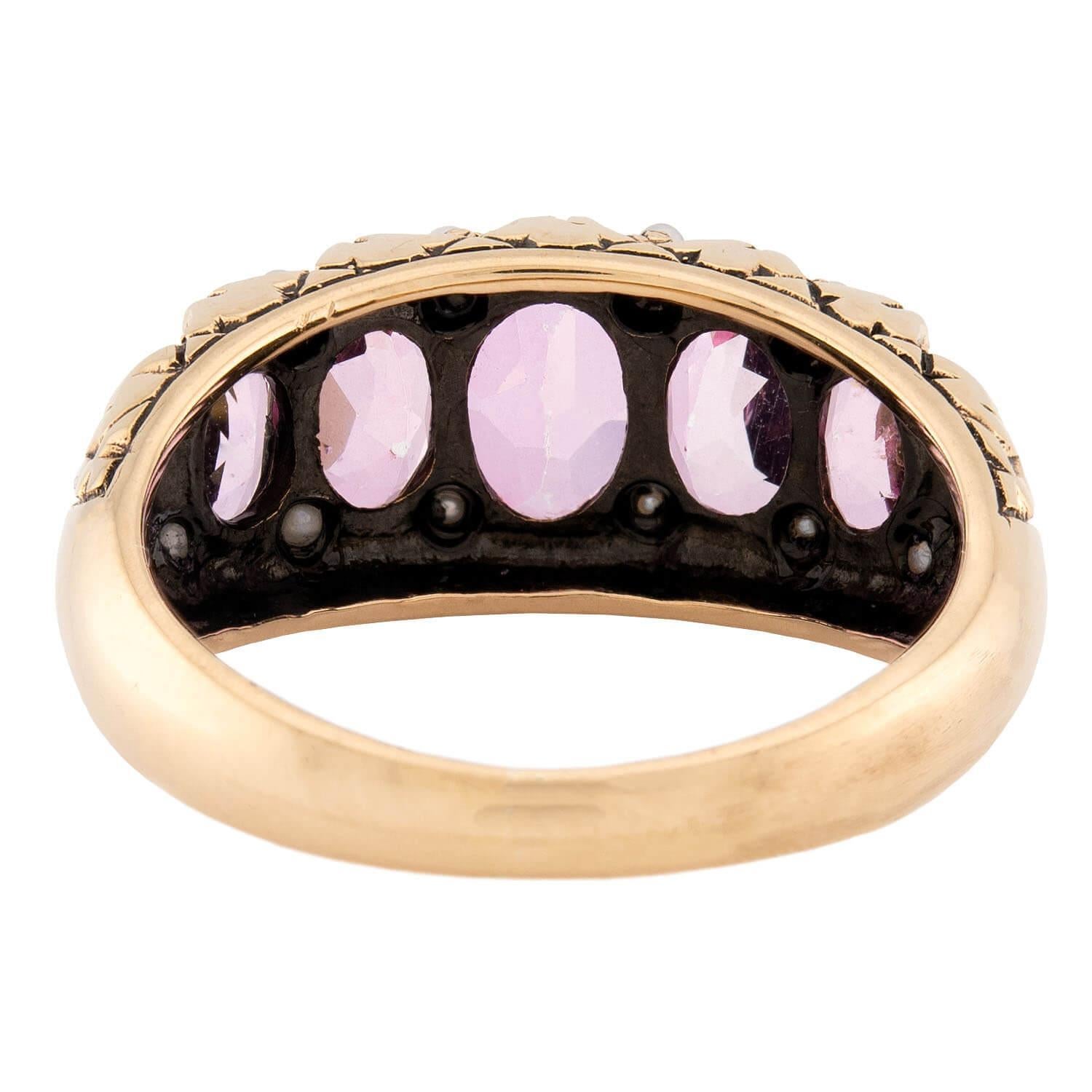 Taglio ovale Anello vittoriano 14k con spinello e perla in vendita