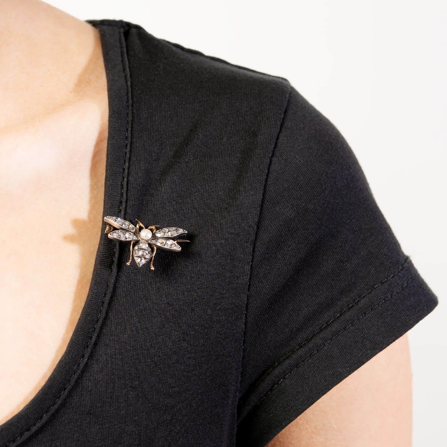 Viktorianische 14k/Sterling Silber Diamant, Perle, und Rubin Fliegen Pin im Zustand „Gut“ im Angebot in Narberth, PA