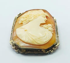 Victorian 14K Yellow filigree Gold & Shell Cushion Shaped Cameo Brooch pendant