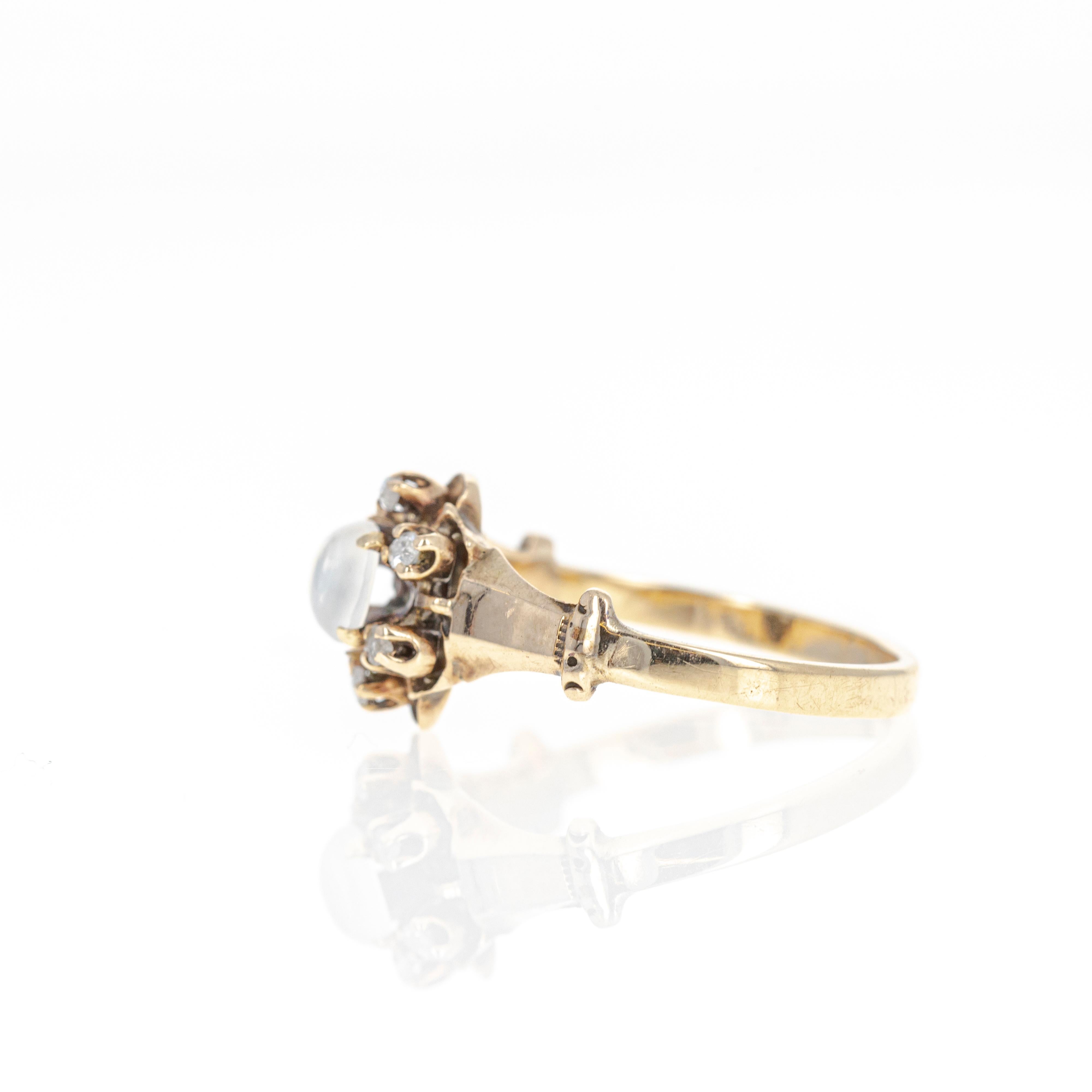 Taille cabochon Bague victorienne en or jaune 14 carats avec diamants taille rose de 0,40 carat en vente