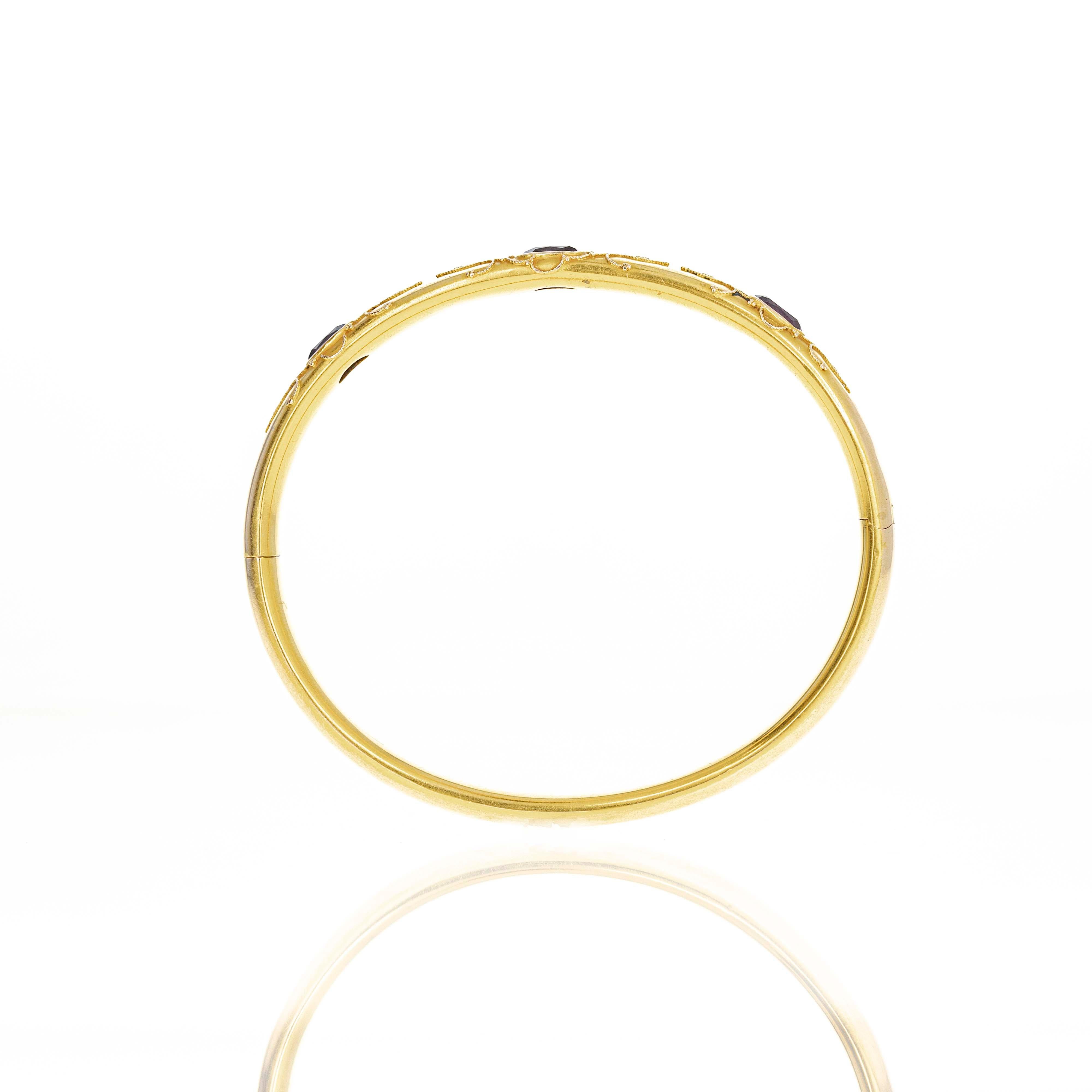 Victorien Bracelet jonc victorien en or jaune 14 carats avec améthyste de 2 carats en vente