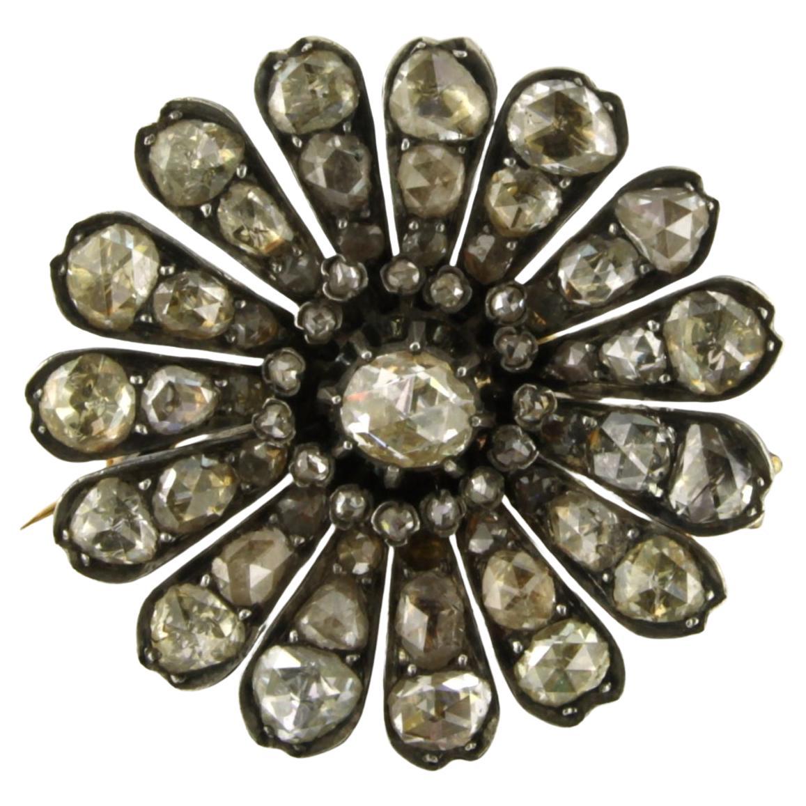 Broche victorienne en or jaune 14k et argent avec diamants taillés en rose jusqu
à 5,50ct
