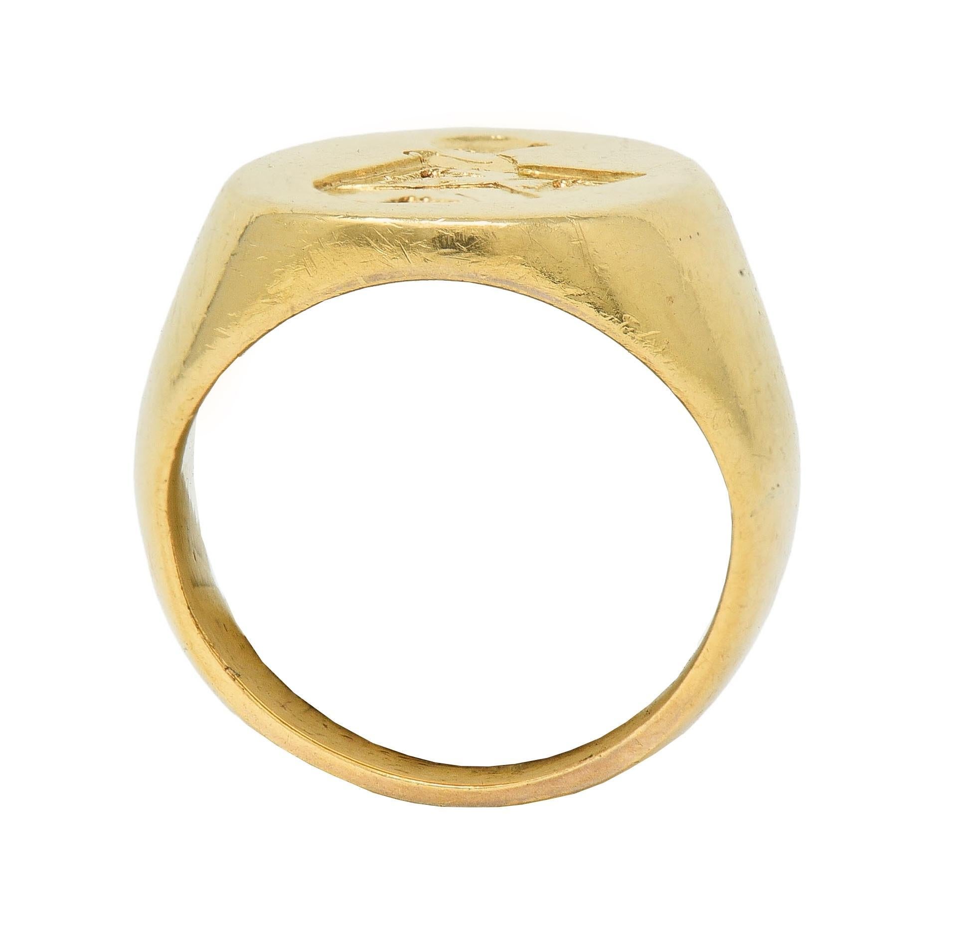 Victorian 14K Yellow Gold Antique Heraldic Crest Intaglio Unisex Signet Ring For Sale 7
