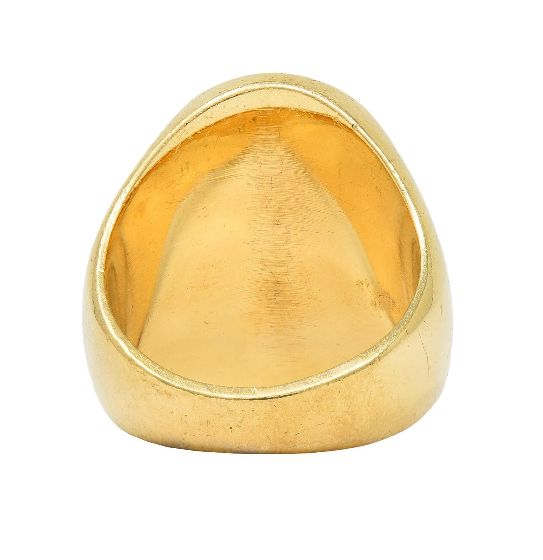 Victorian 14K Yellow Gold Antique Heraldic Crest Intaglio Unisex Signet Ring For Sale 2