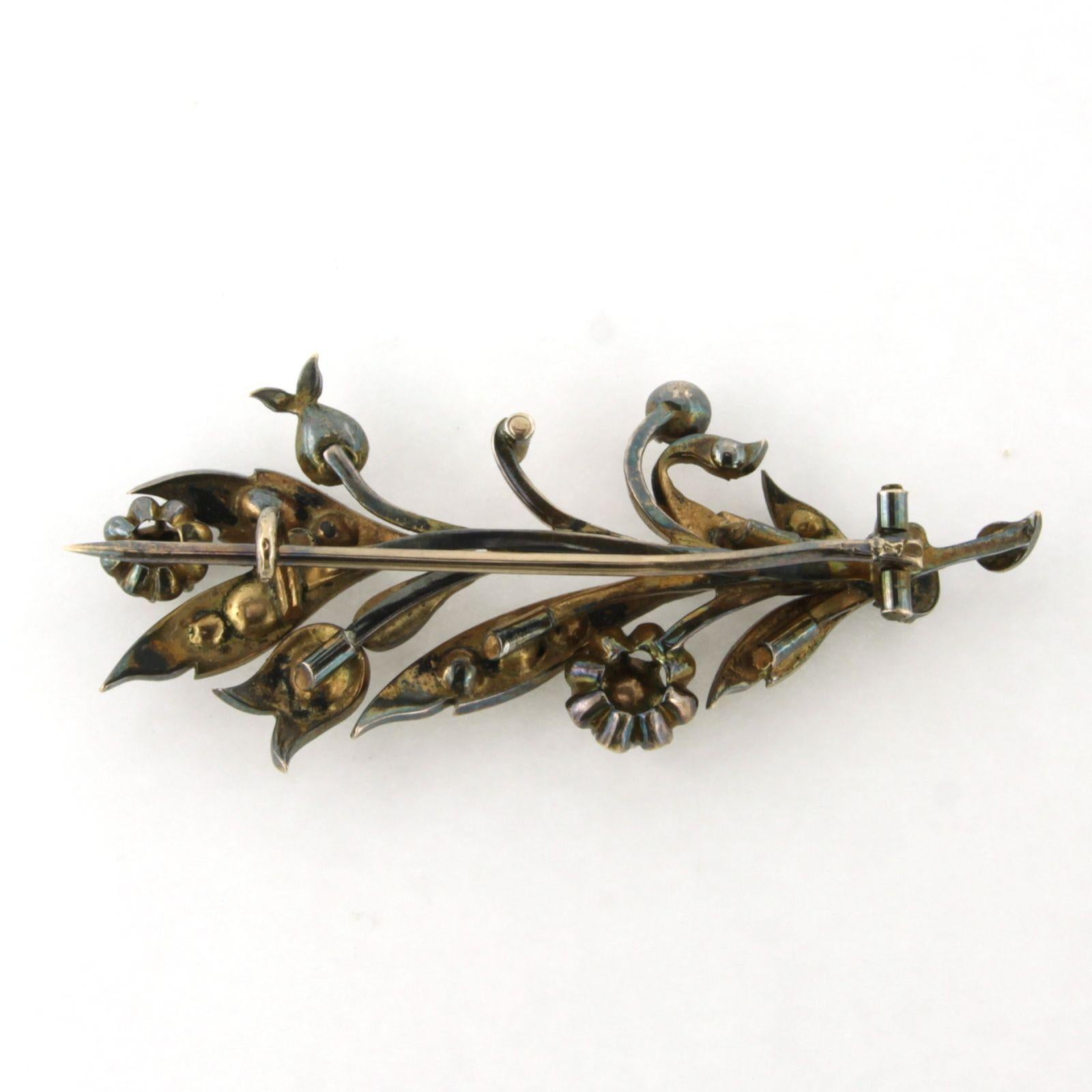 Début de l'époque victorienne Broche victorienne en or jaune 14k avec un diamant rose jusqu'à 0.50ct 7.1 grammes en vente