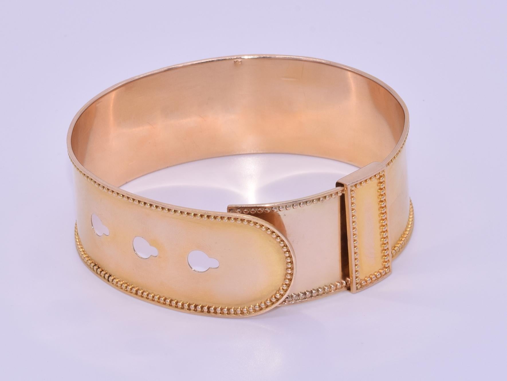 Victorian 14 Karat Yellow Gold Buckle Adjustable Bangle Bracelet, circa 1880s In Good Condition In New York, NY