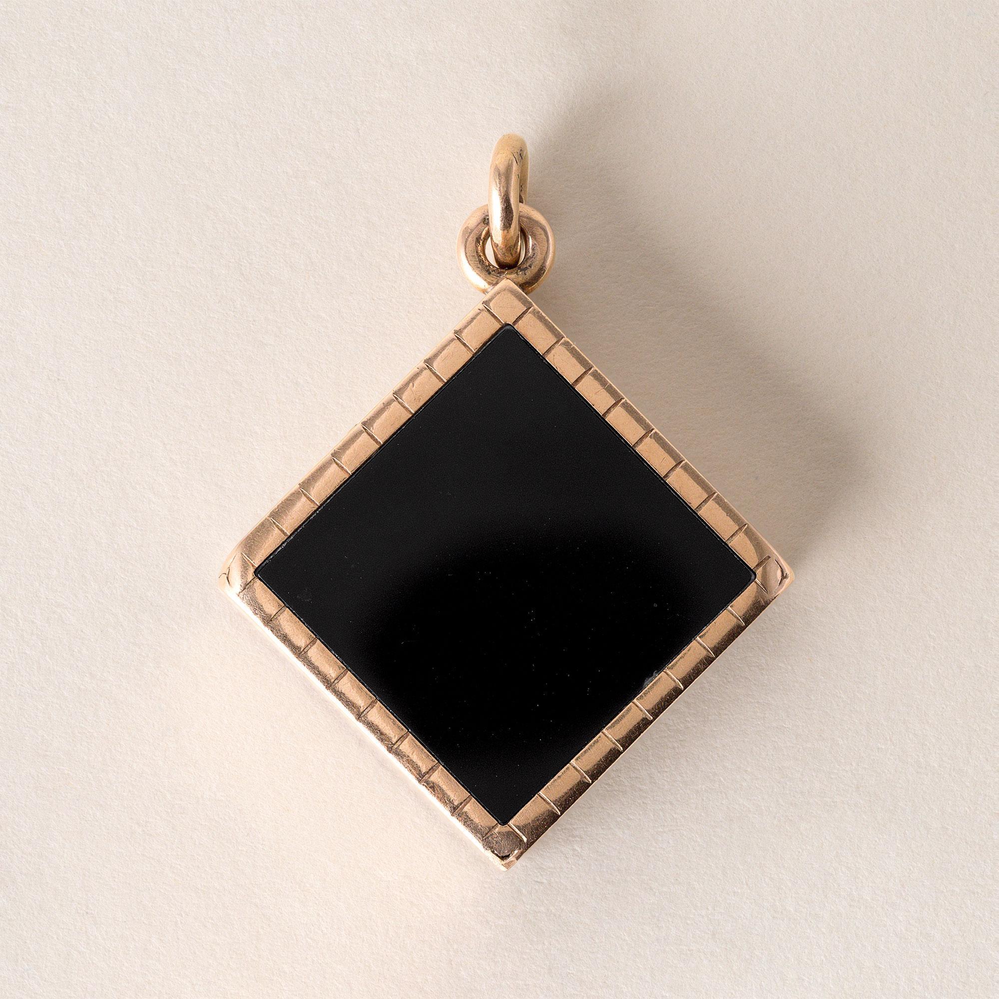 Victorian 14K Yellow Gold Carnelian Intaglio Pendant Locket For Sale 2