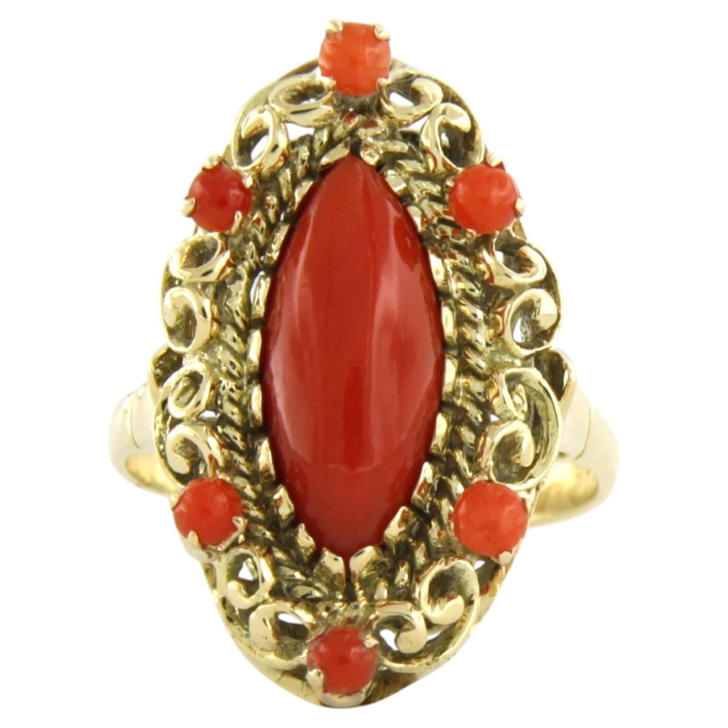 Anillo de cóctel victoriano de oro amarillo de 14 quilates con coral, Países Bajos, hacia 1870