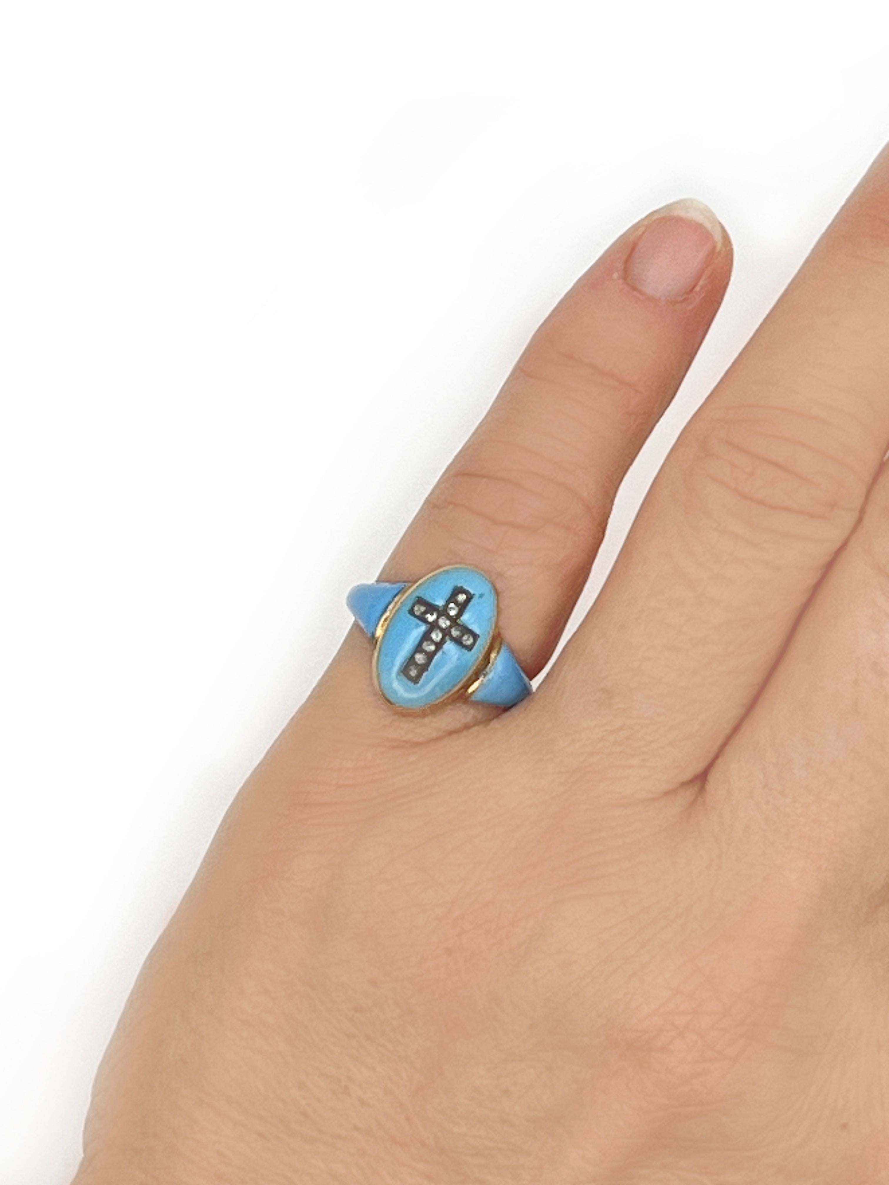 Victorian 14K Yellow Gold Enamel Memorial Diamond Cross Locket Ring In Good Condition For Sale In New York, NY