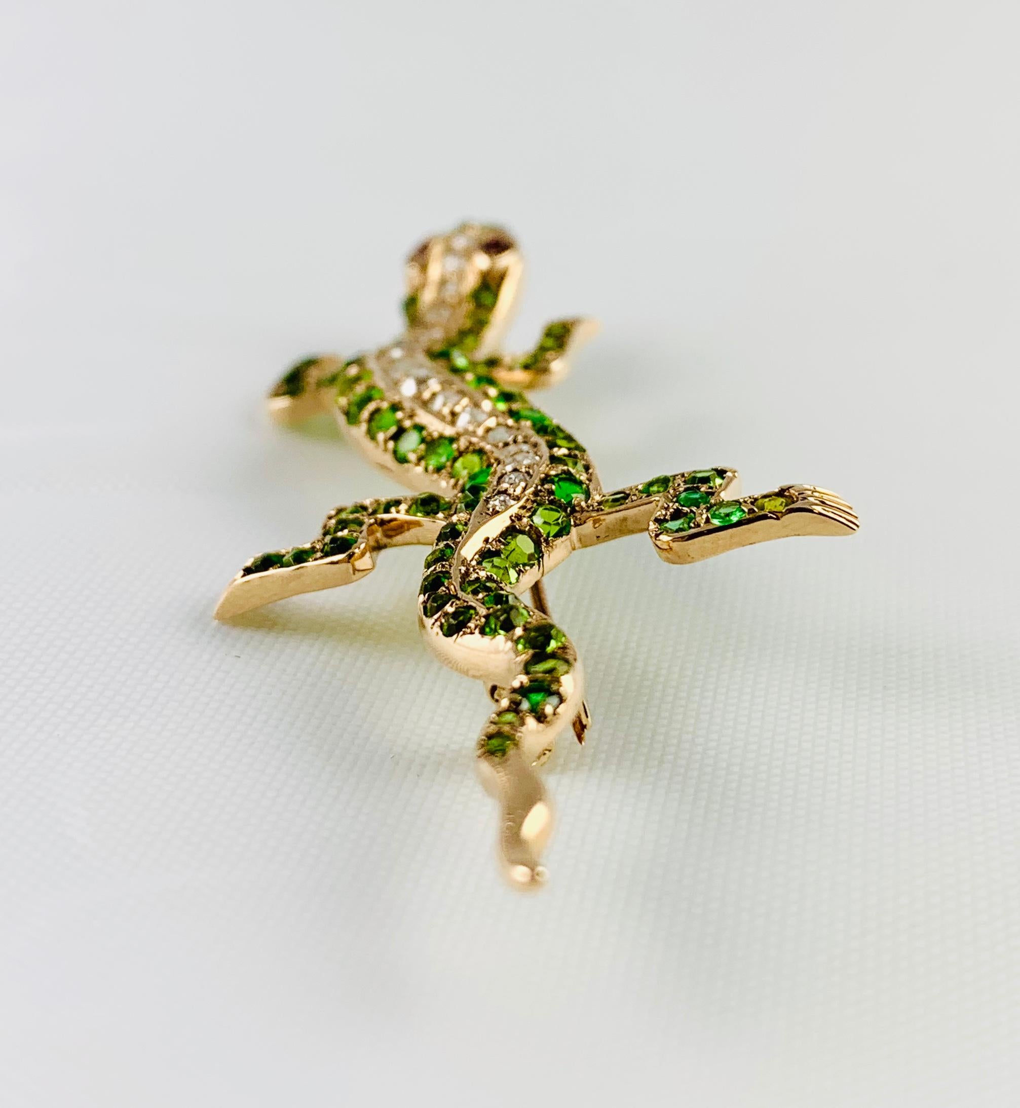 Women's or Men's Victorian 14 Karat Yellow Gold Garnet Ruby and Diamond Lizard Brooch Pin
