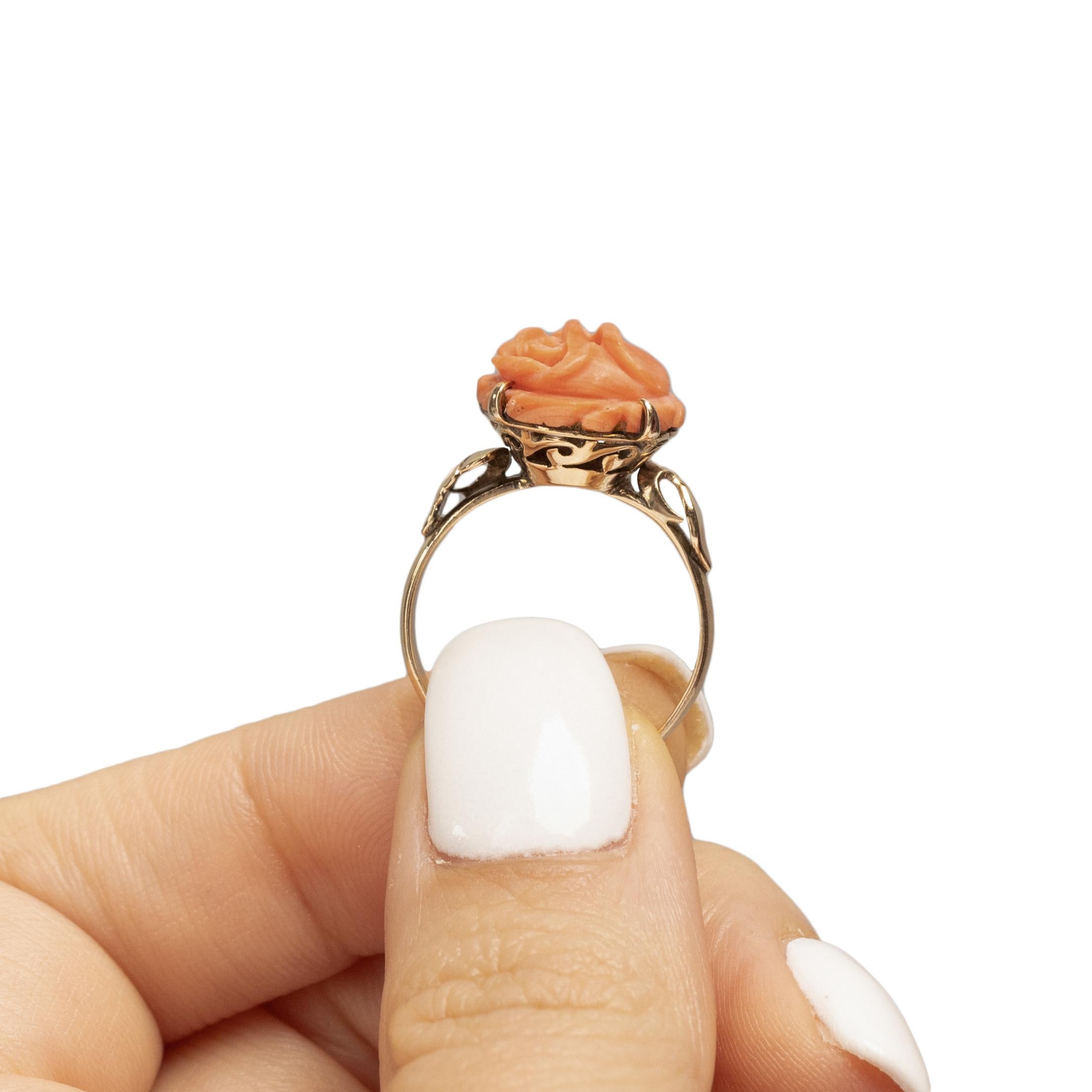 Victorian 14K Yellow Gold Hand Carved Coral Rose Antique Fashion Ring For Sale 3