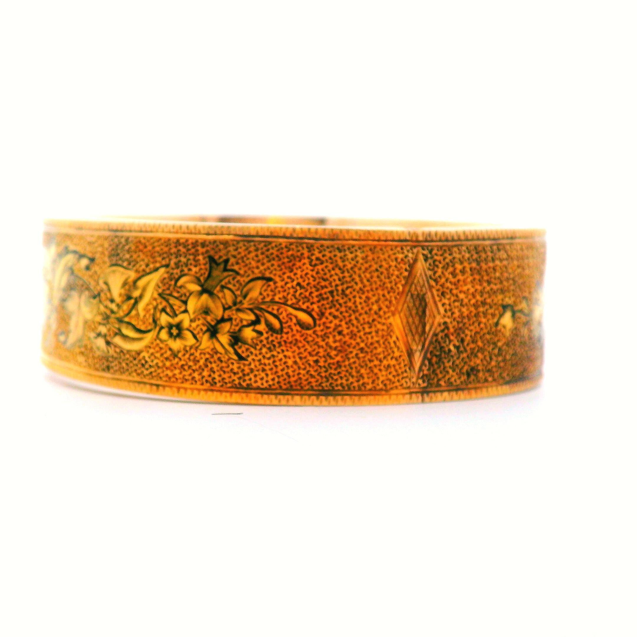 Victorian 14K yellow Gold Hinged Bangle ca 1880 For Sale 1