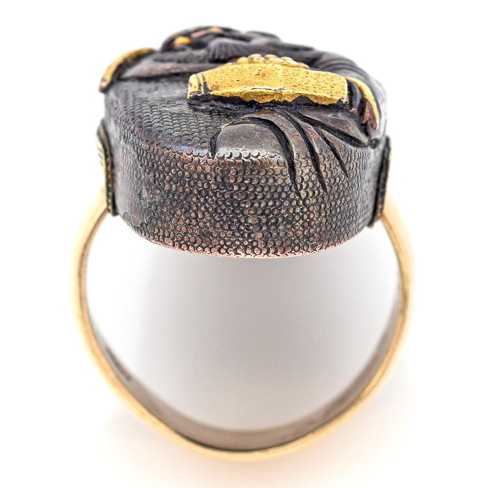 Victorian 14k Yellow Gold & Mixed Metal Oval Japanese Shakudo Ring In Good Condition For Sale In New York, NY