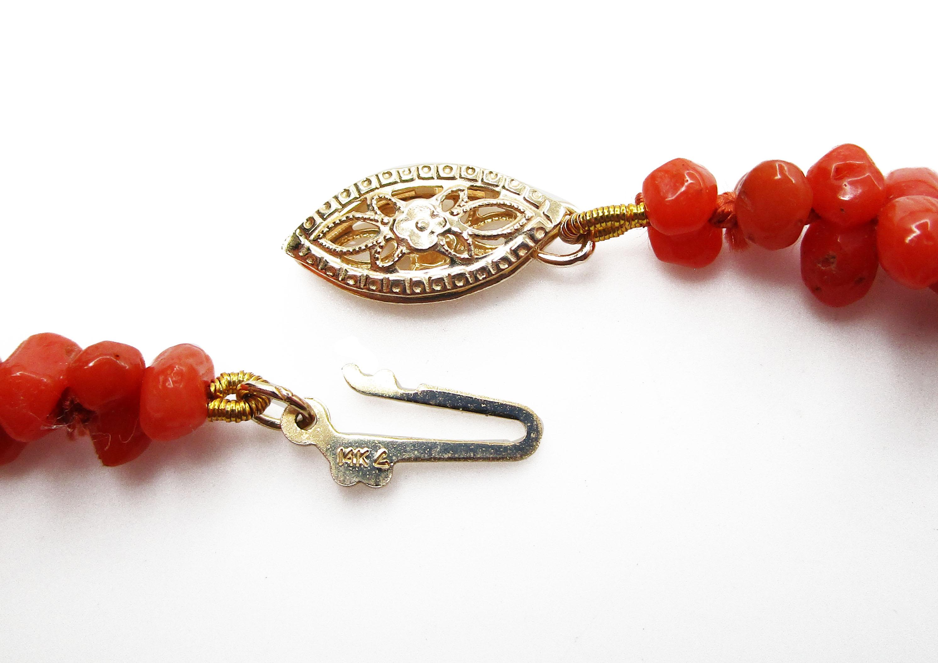 Victorien Bracelet victorien en or jaune 14 carats et perles de corail rouge naturelles en vente