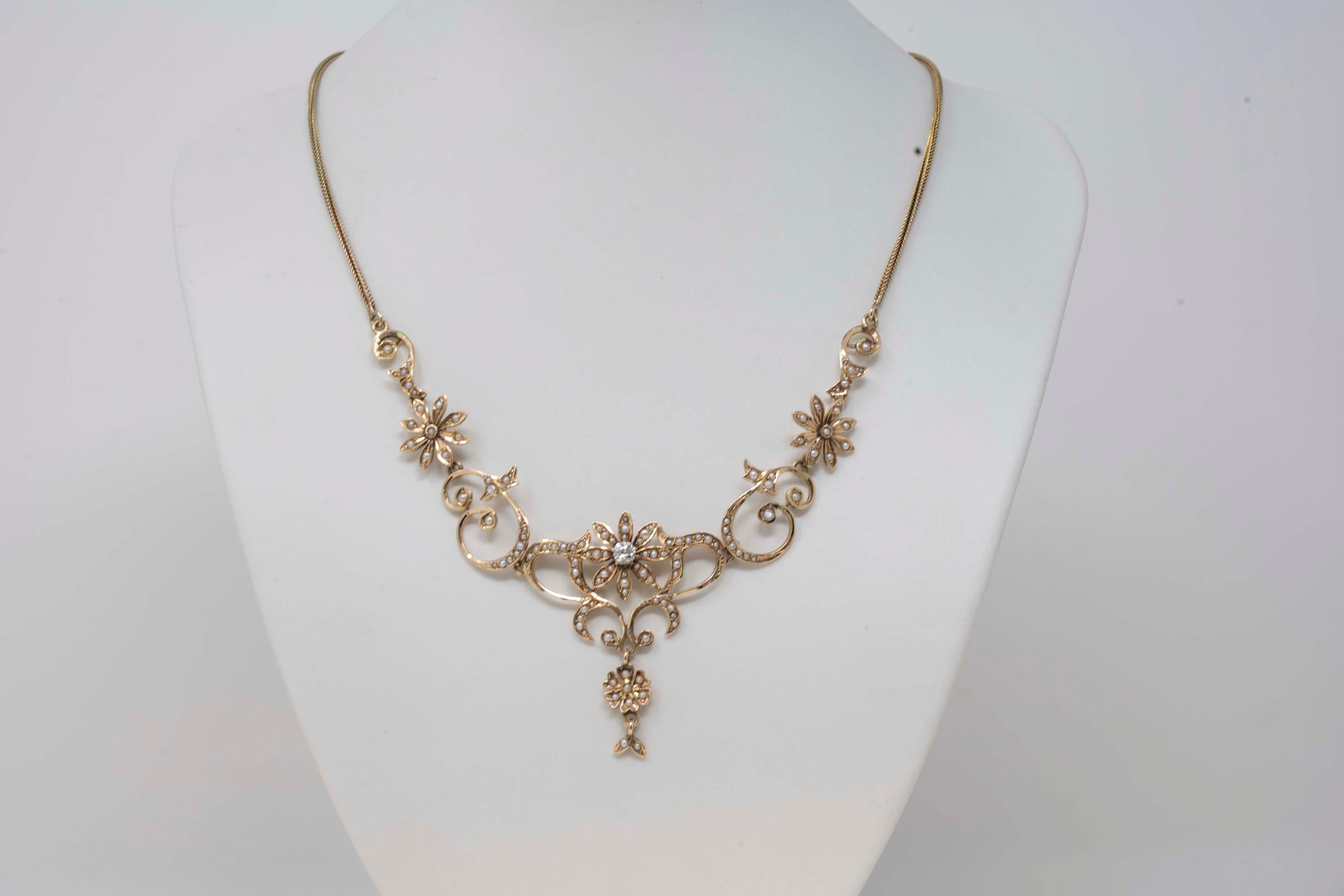 Victorian 14k Yellow Gold Necklace with Diamond & Seed Pearls In Good Condition In Montreal, QC