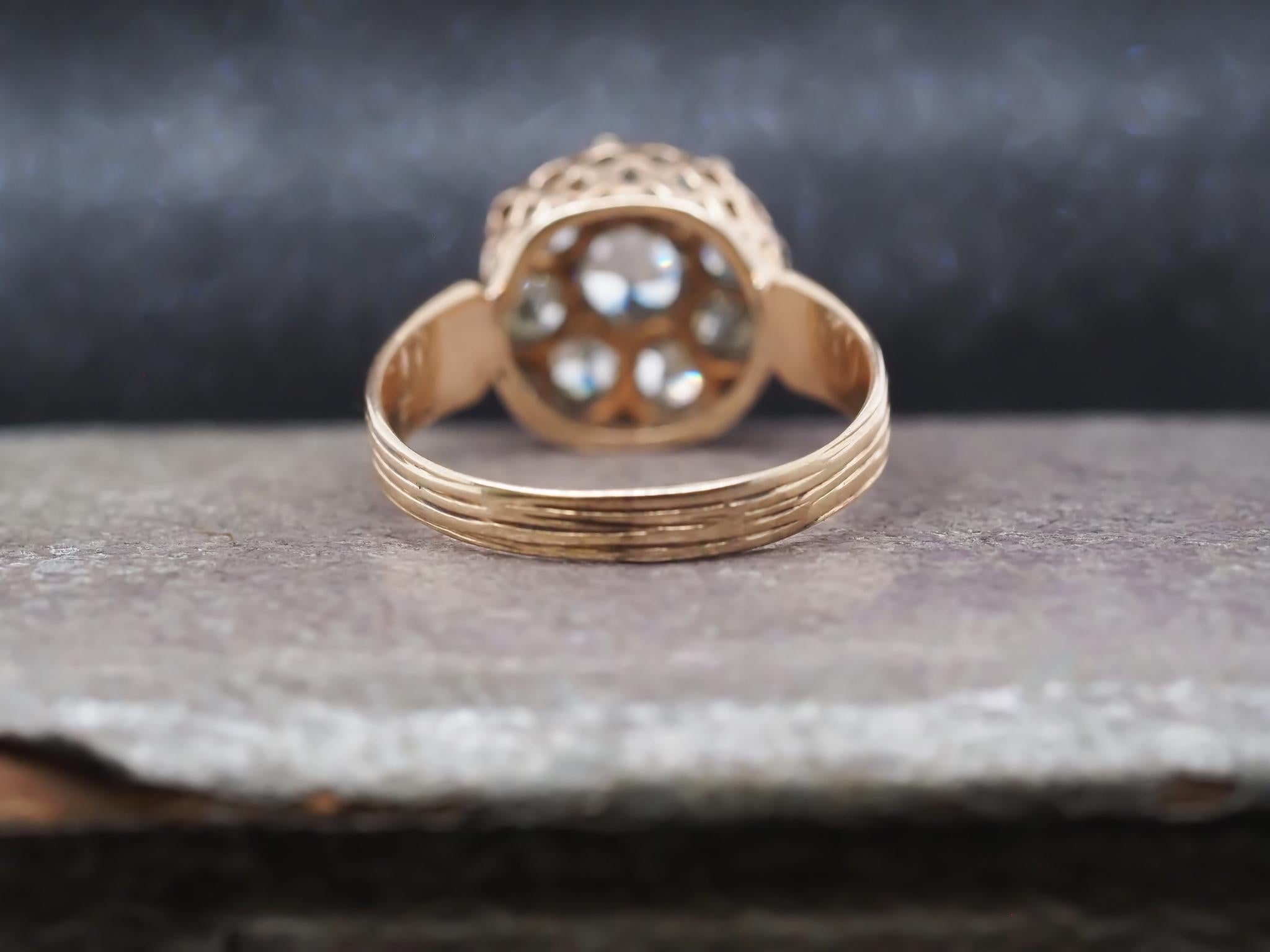 Bague victorienne en or jaune 14 carats avec grappe de diamants ancienne mine Bon état - En vente à Hicksville, NY