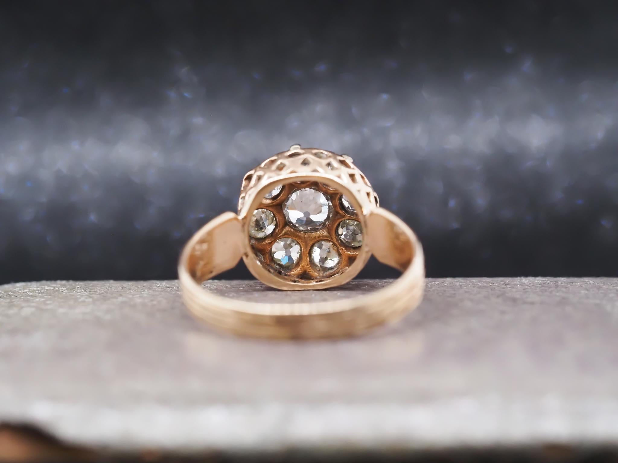 Bague victorienne en or jaune 14 carats avec grappe de diamants ancienne mine Pour femmes en vente