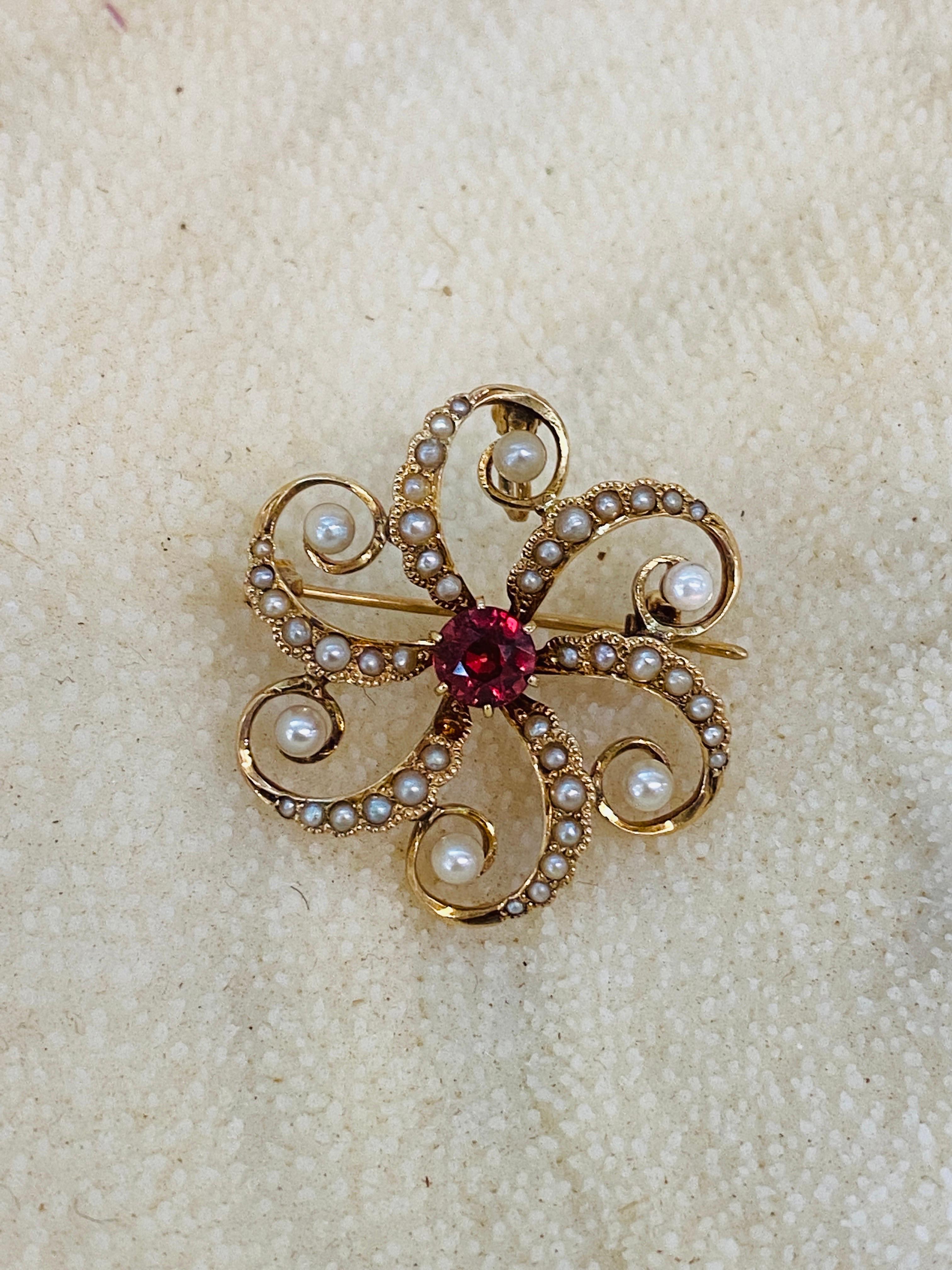 Gelbgoldbrosche/Anhänger viktorianischer .5 Karat Spessartit Granat und Perle im Zustand „Gut“ in DALLAS, TX