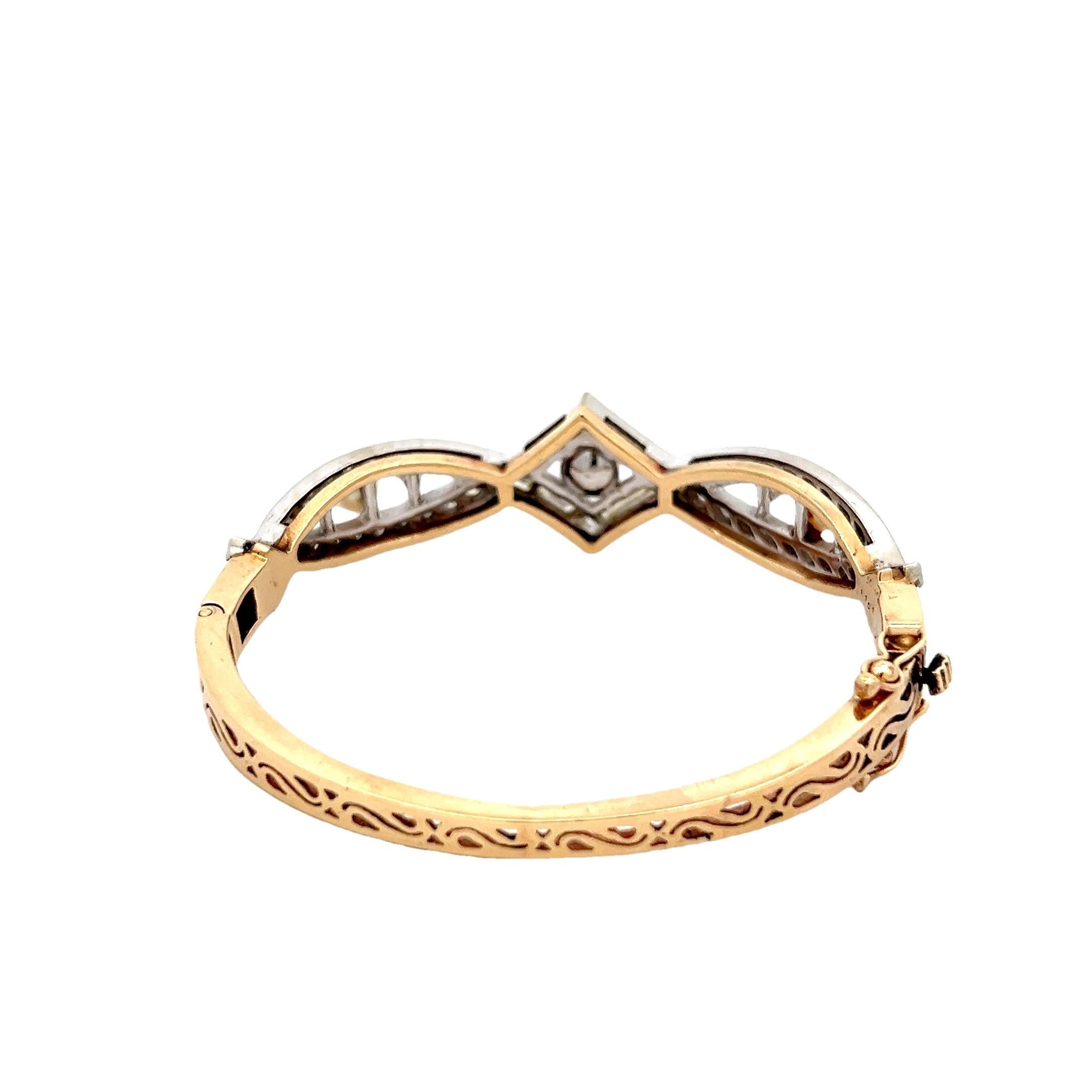 Victorian 14K Yellow Gold & Platinum Pearl and Diamond Bangle Bracelet, 2.20 Car Corte baguette en venta