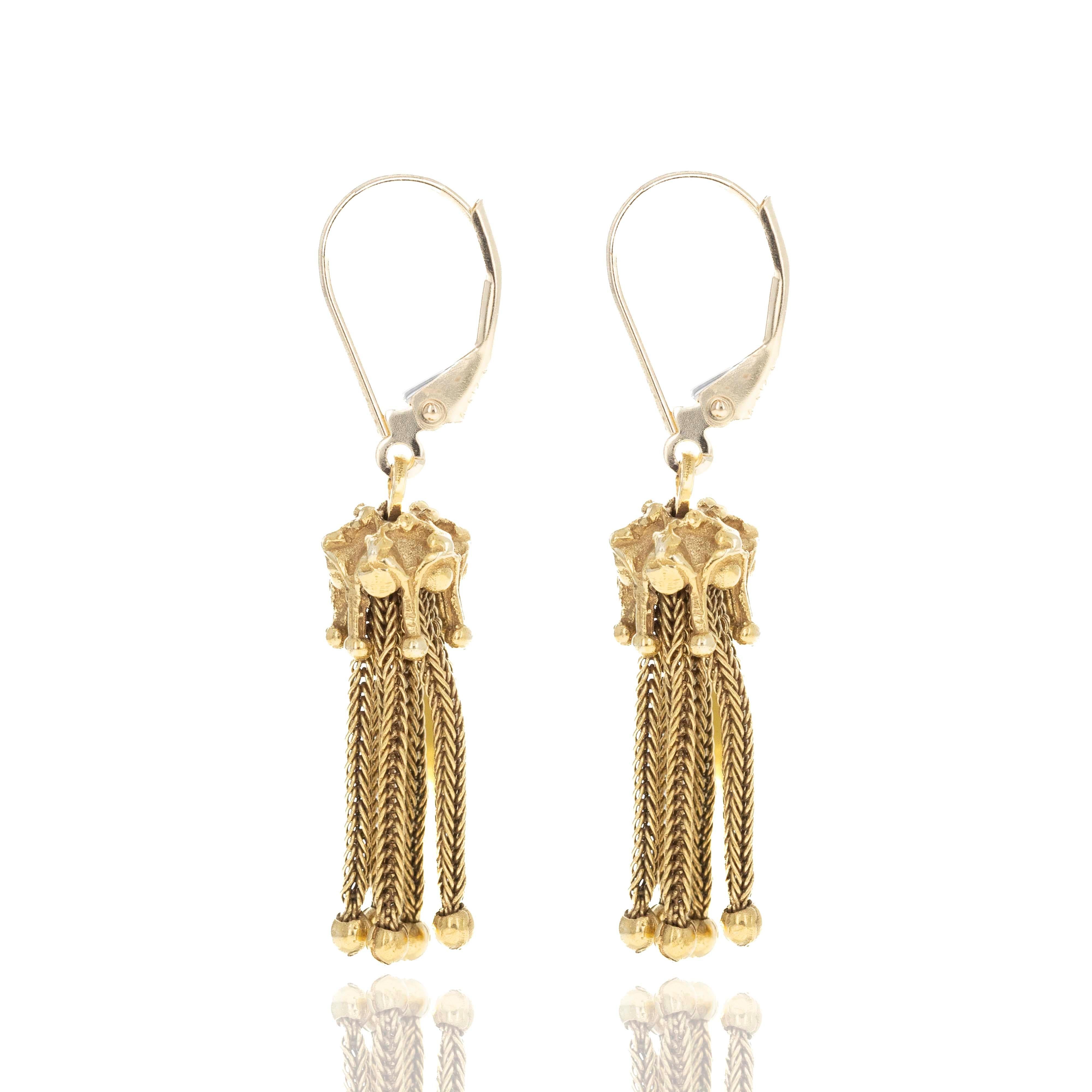 Boucles d'oreilles victoriennes en or jaune 14K avec pompons texturés Pour femmes en vente