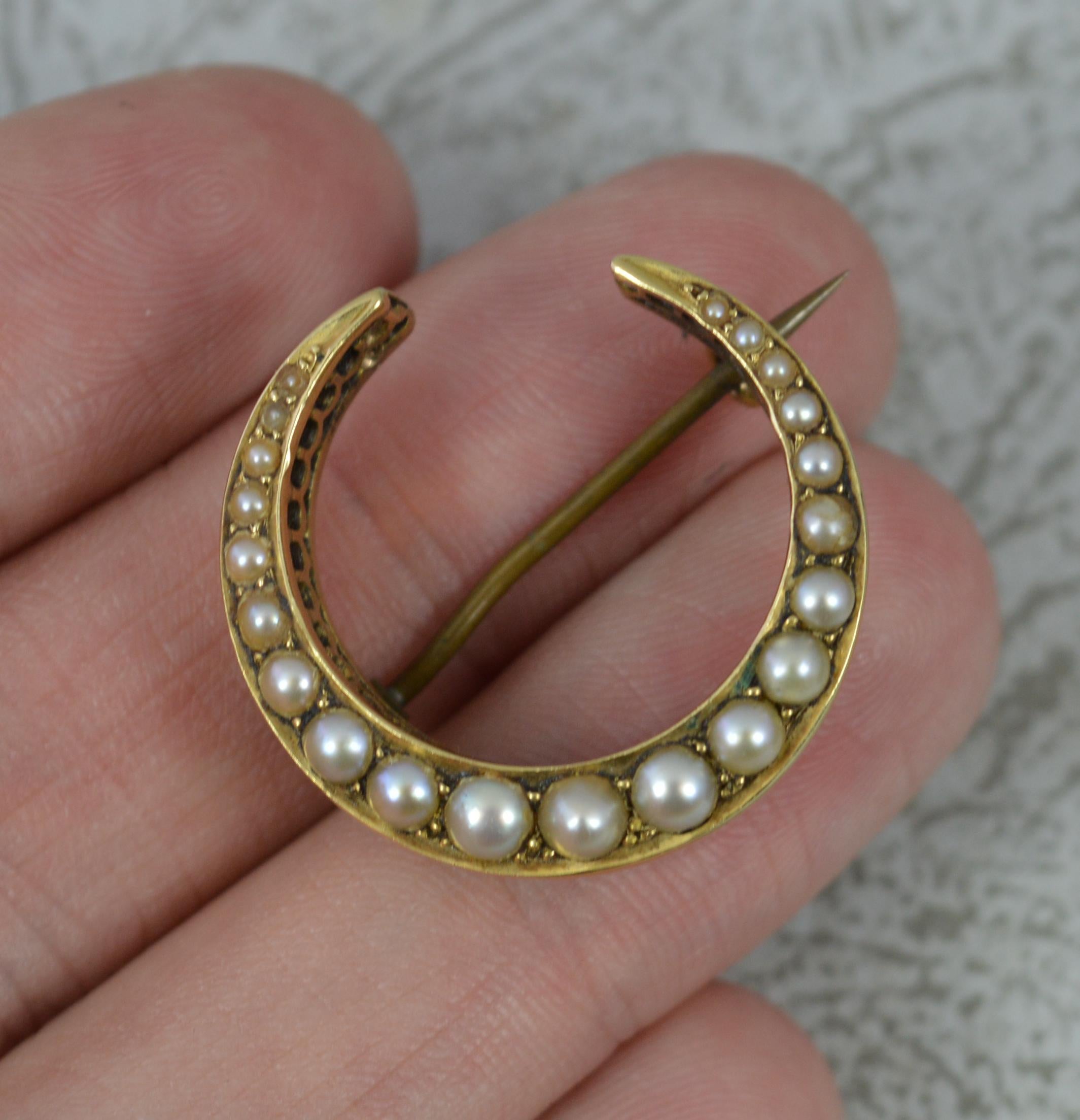 A late Victorian period brooch.
Solid 15 carat yellow gold example.
Set with natural pearls of graduated size.
An ever popular crescent shape.

CONDITION ; Excellent. Crisp pattern. Working pin and hinge. Securely set pearls. All look to be