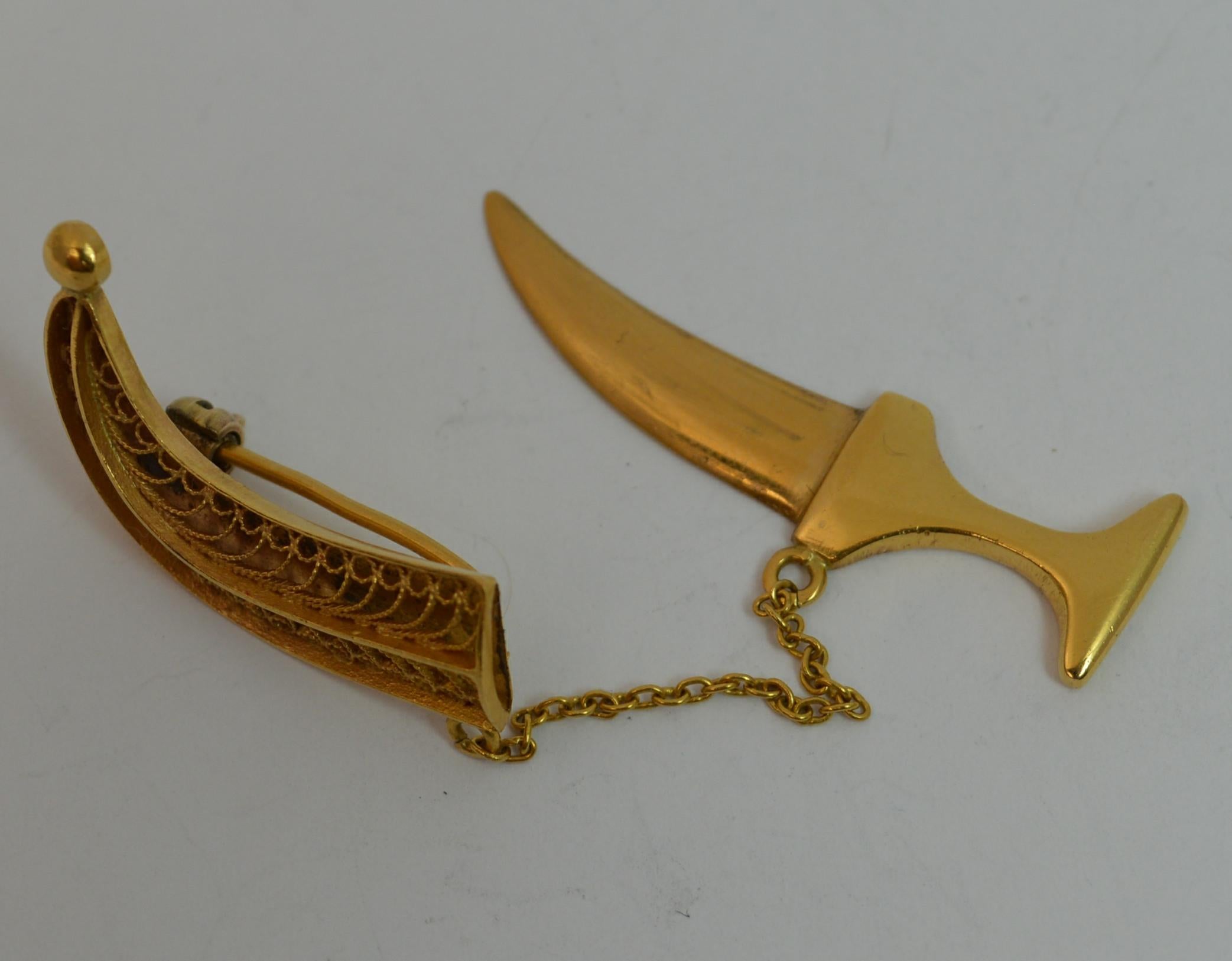 Women's Victorian 15 Carat Gold Khanjar Dagger and Scabbard Brooch, circa 1880