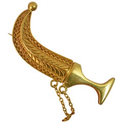 Victorian 15 Carat Gold Khanjar Dagger and Scabbard Brooch, circa 1880