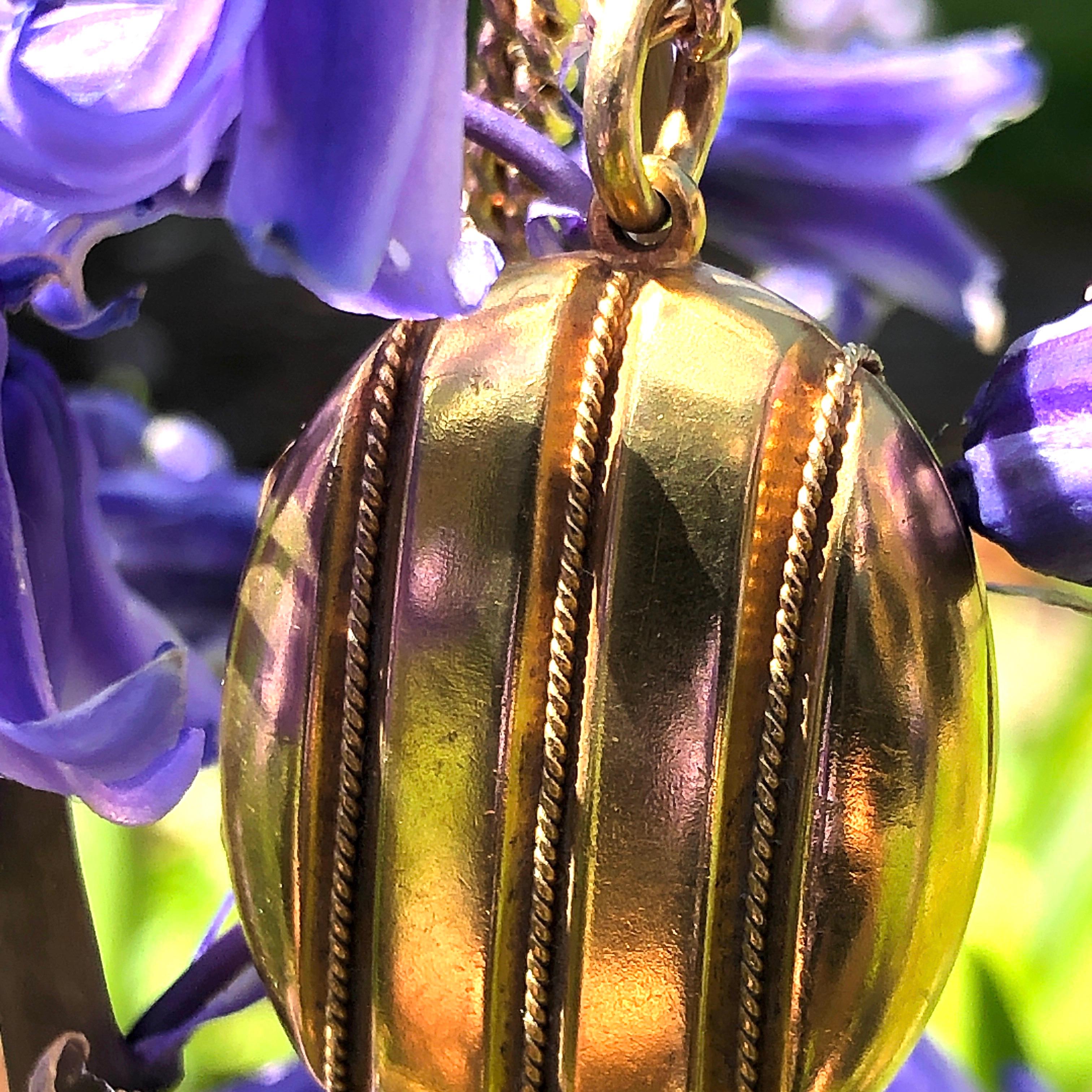 Victorian 15 Carat Gold Locket In Good Condition In Chipping Campden, GB