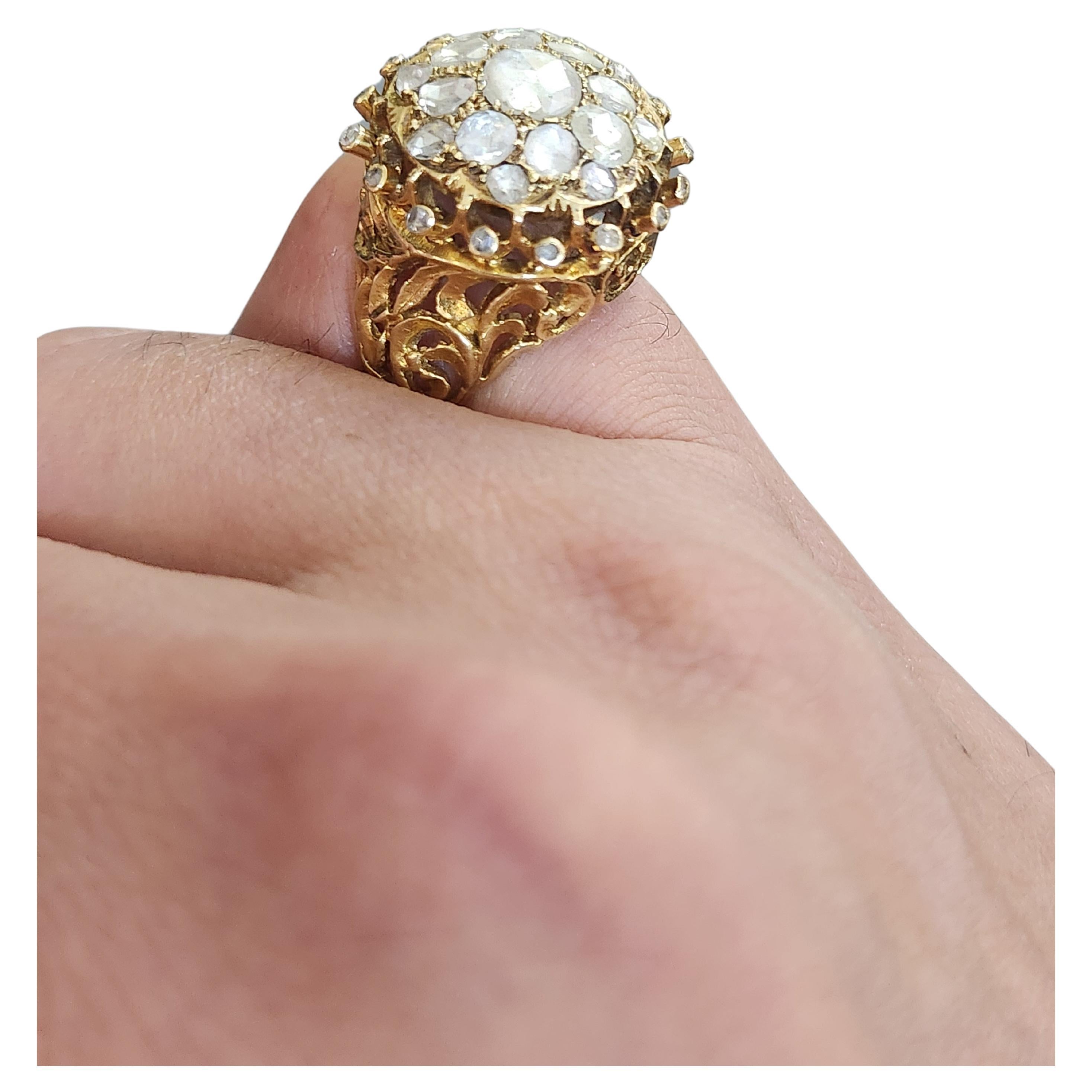 Antiguo anillo de oro amarillo de 18k de la época victoriana de 1850 con diamantes talla rosa estimación  peso 1,5 quilates anillo es en estilo de trabajo abierto masivo de gran aspecto 