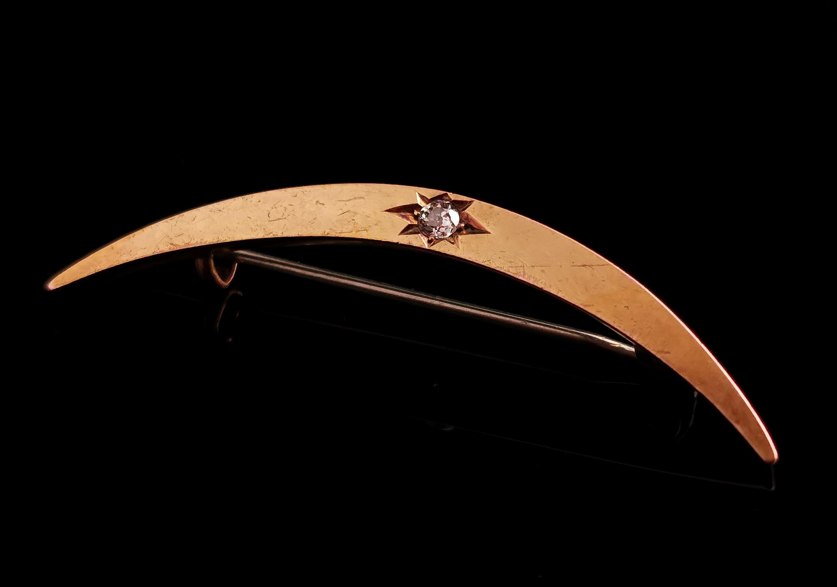 Victorian 15 Karat Gold Diamond Crescent Brooch In Fair Condition In NEWARK, GB