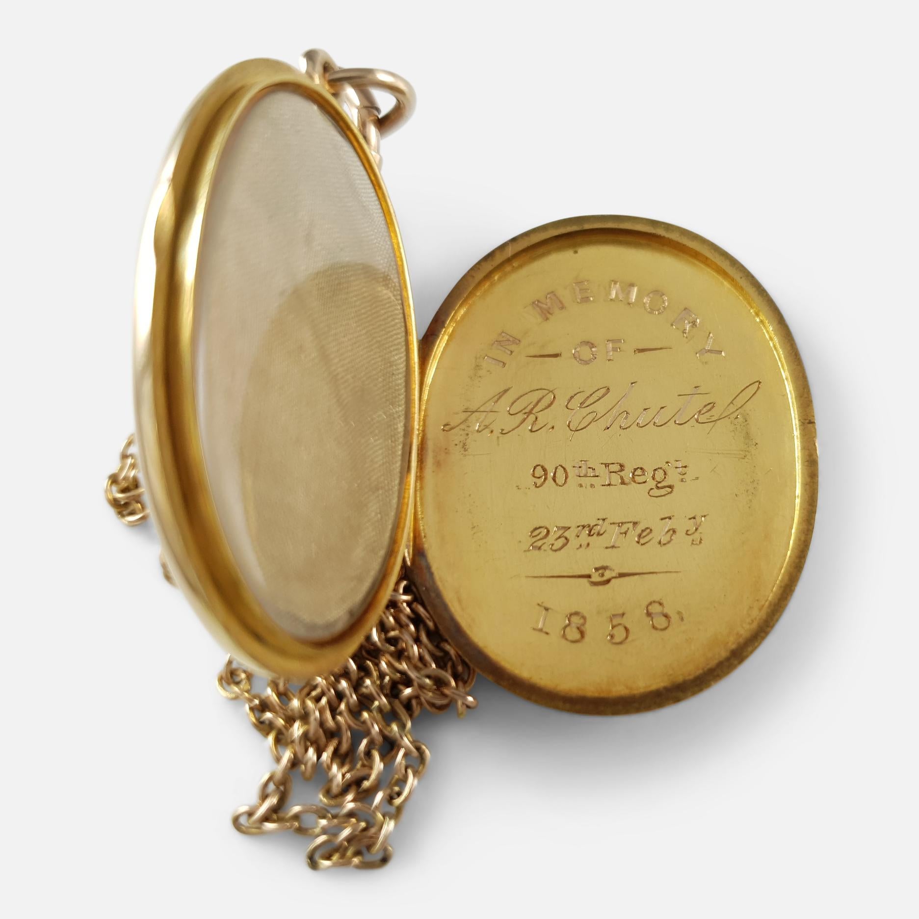Victorian 15 Carat Gold Engraved Memorial Locket Pendant with Chain 3