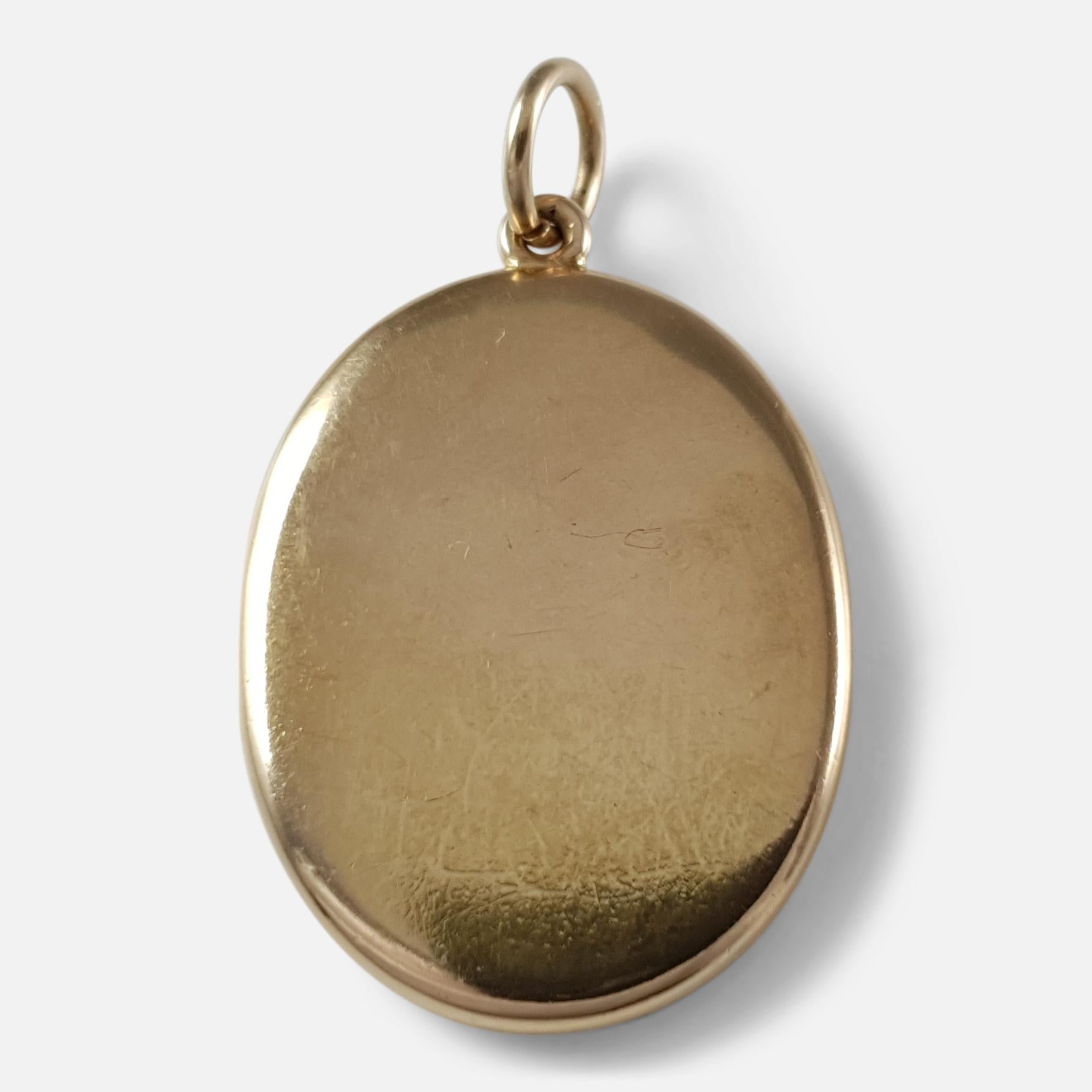 Victorian 15 Carat Gold Engraved Memorial Locket Pendant with Chain 5