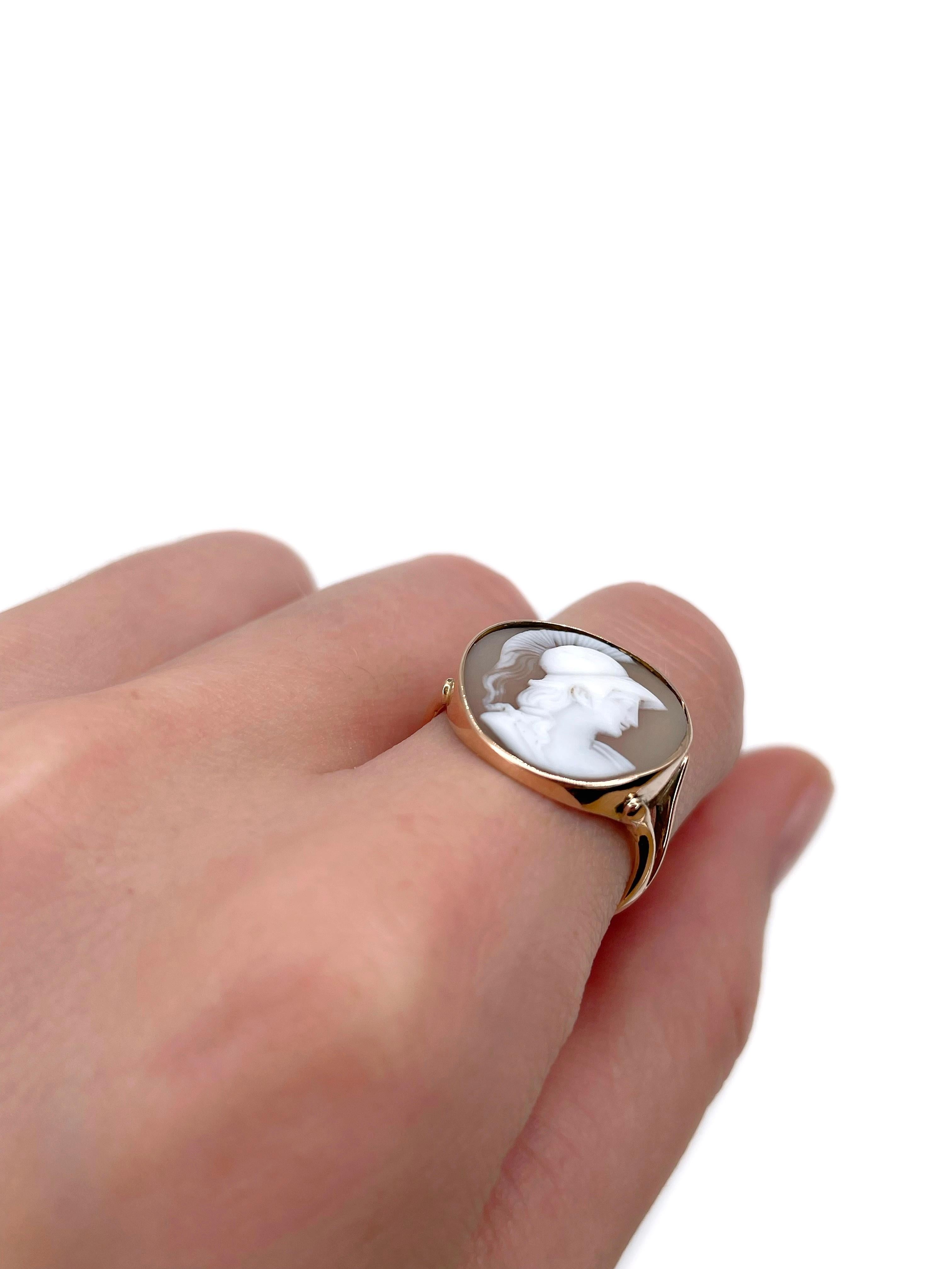 Women's or Men's Victorian 15 Karat Gold Warrior Profile Shell Cameo Round Signet Ring For Sale