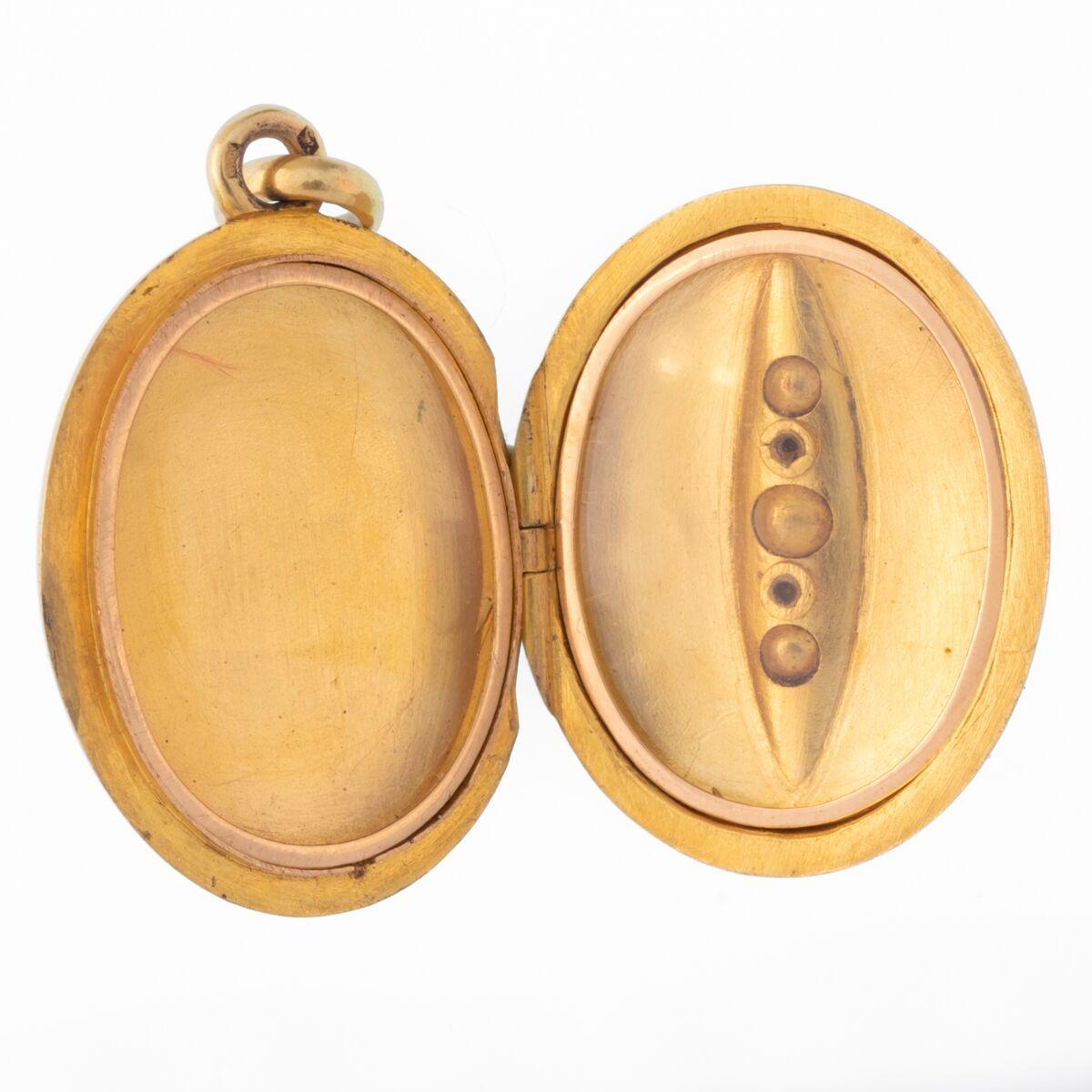 Women's or Men's Victorian 15 Karat Yellow Gold and Emerald Oval Locket