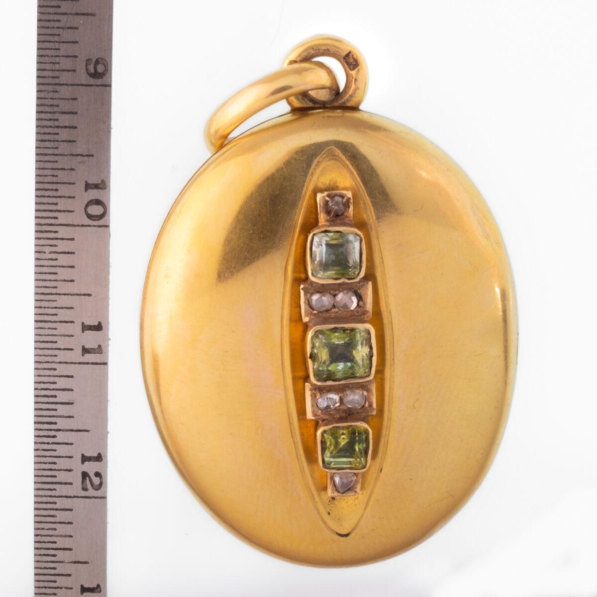 Victorian 15 Karat Yellow Gold and Emerald Oval Locket 1