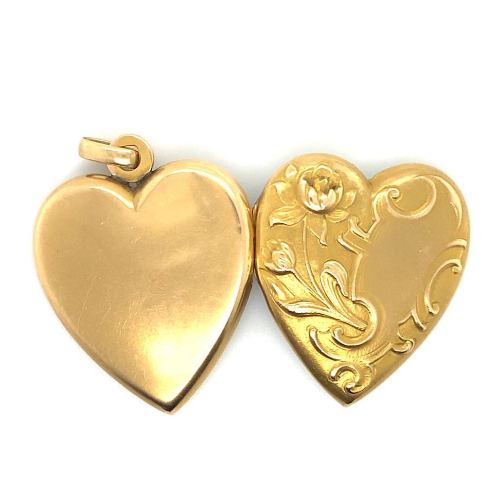 Victorian 15 Karat Yellow Gold Heart Shaped Locket Pendant  For Sale 6