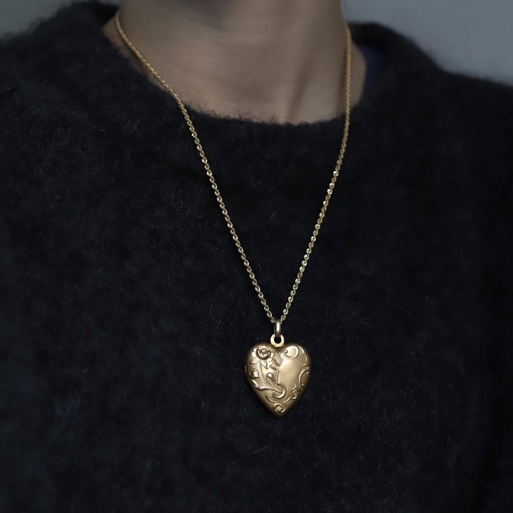 Women's Victorian 15 Karat Yellow Gold Heart Shaped Locket Pendant  For Sale