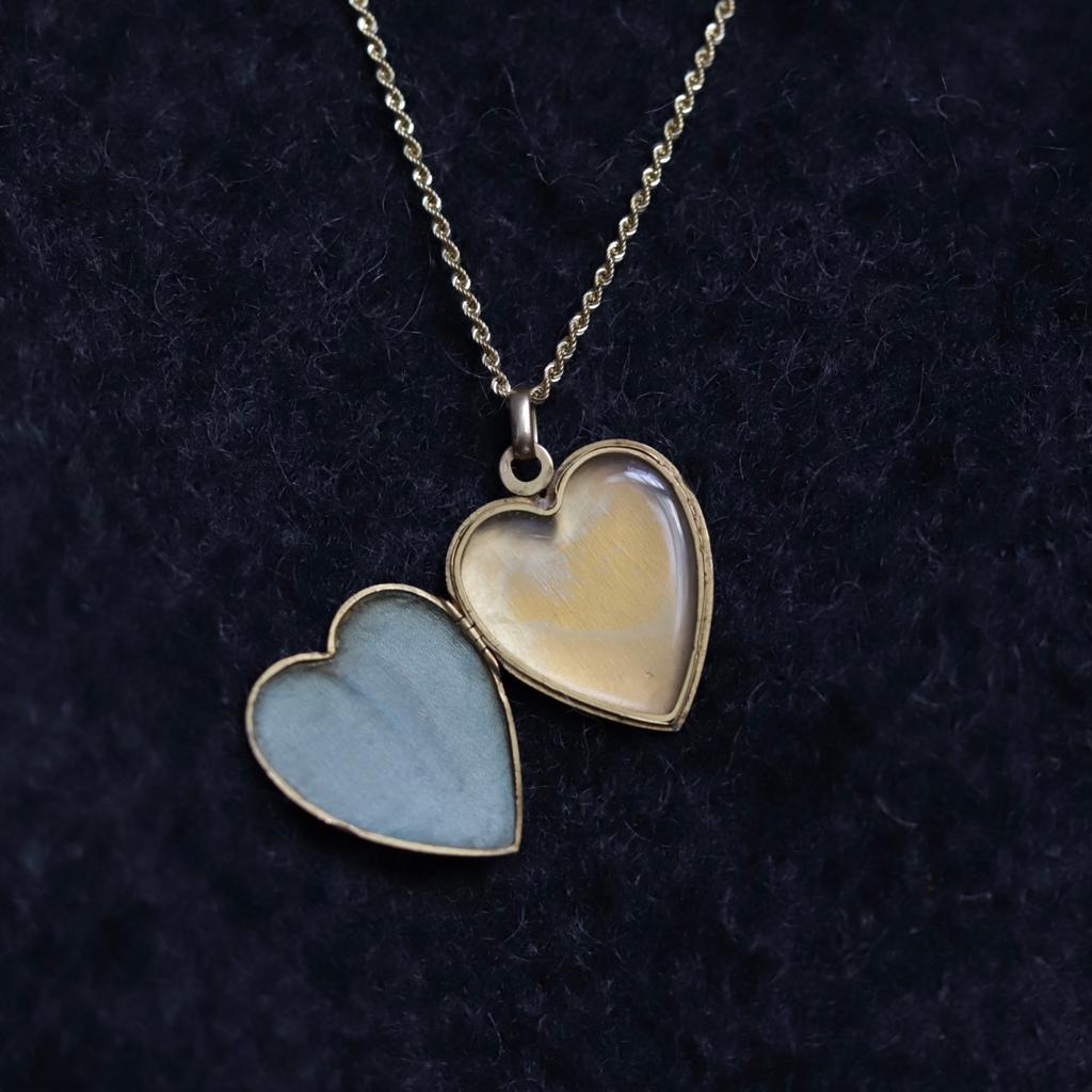 Victorian 15 Karat Yellow Gold Heart Shaped Locket Pendant  For Sale 2