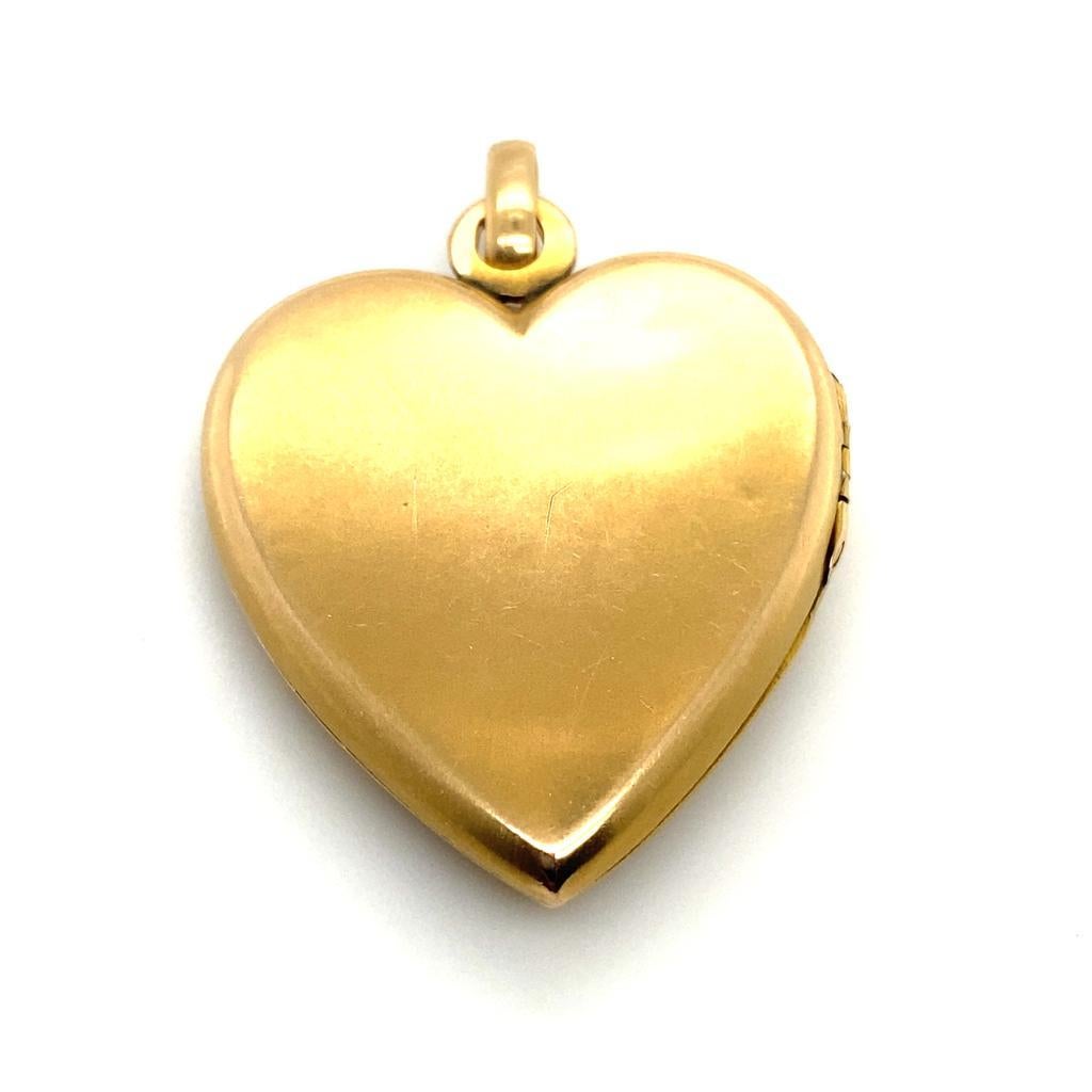Victorian 15 Karat Yellow Gold Heart Shaped Locket Pendant  For Sale 4