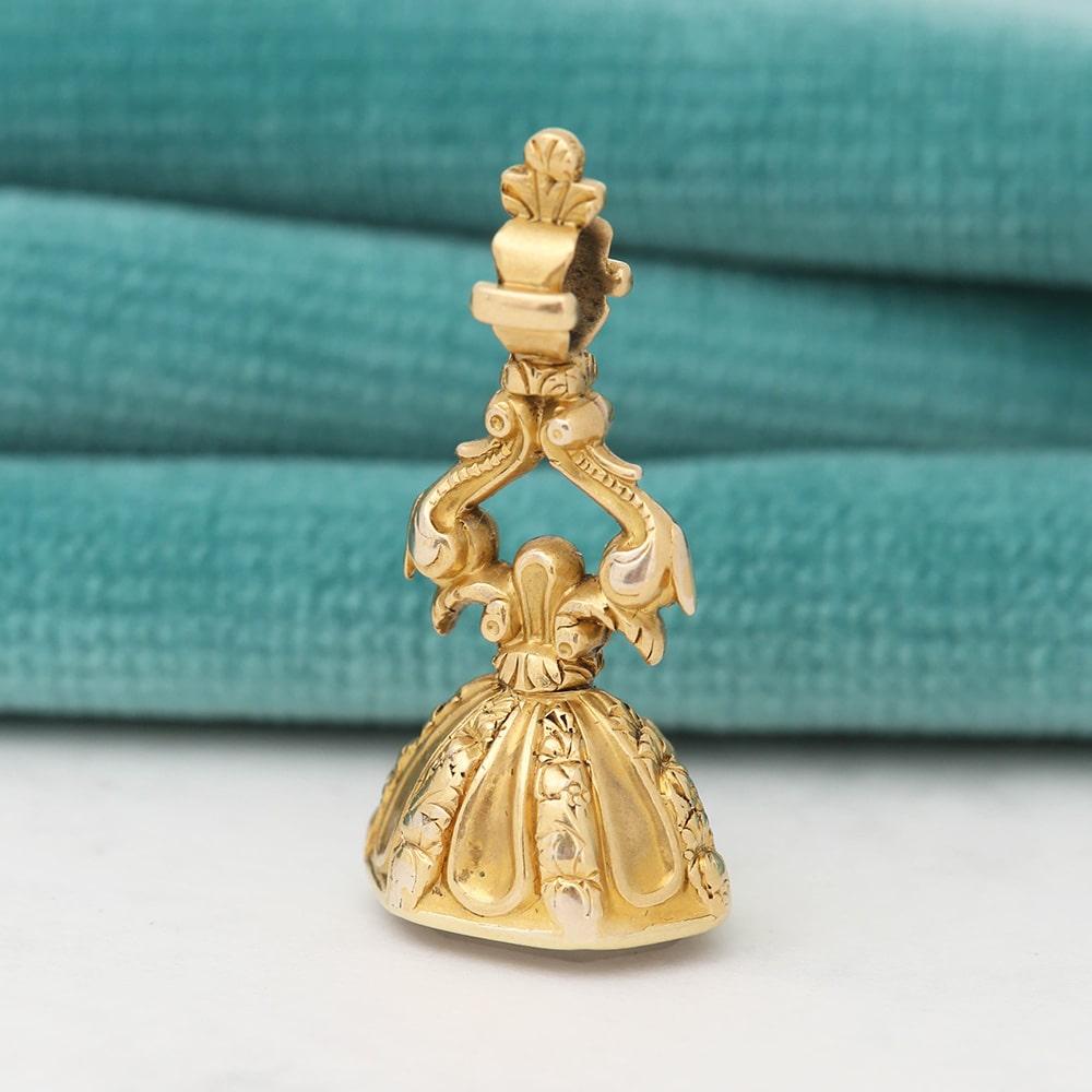 Victorian 15 Karat Yellow Gold Scroll Seal Fob with Blank Quartz Base circa 1860 In Good Condition In Lancashire, Oldham