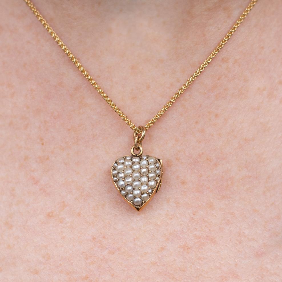 Victorian 15 Karat Yellow Gold Seed Pearl Heart Locket Pendant In Good Condition For Sale In London, GB