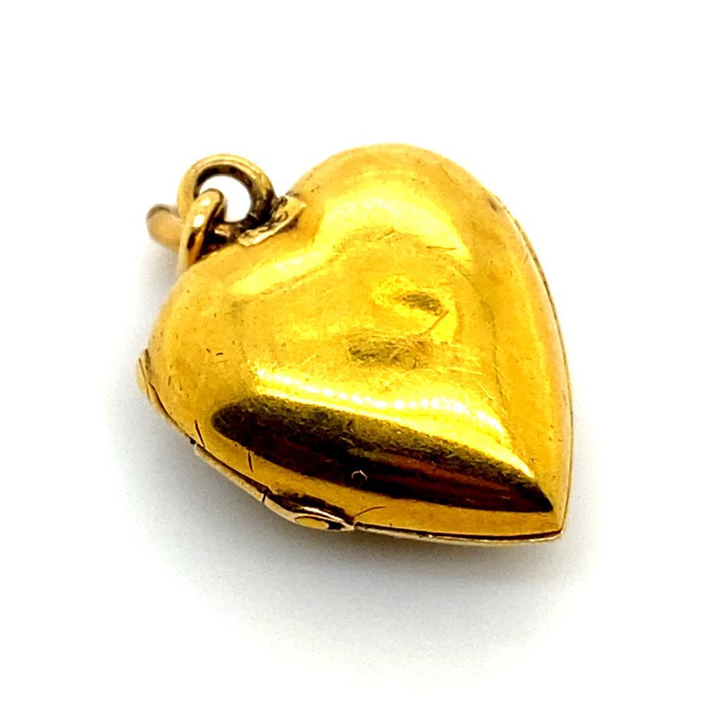 Victorian 15 Karat Yellow Gold Seed Pearl Heart Locket Pendant For Sale 3