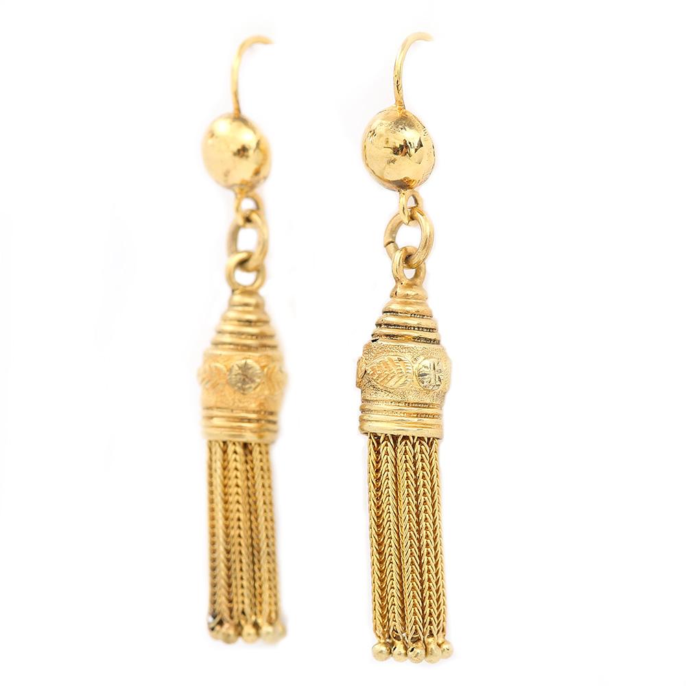 An antique pair of 15 karat yellow gold Victorian tassel drop earrings made in the Etruscan style popular in the period. Fitted with foxtail link tassels this style of antique earring was popular during the 1860’s. They are finished in a burnished