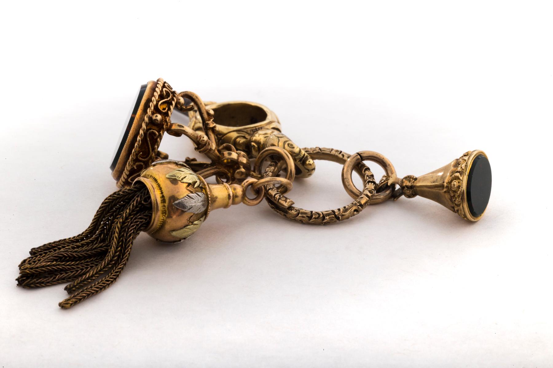 Taglio rotondo Collezione vittoriana di fob in oro 15 Kt su anello diviso in vendita