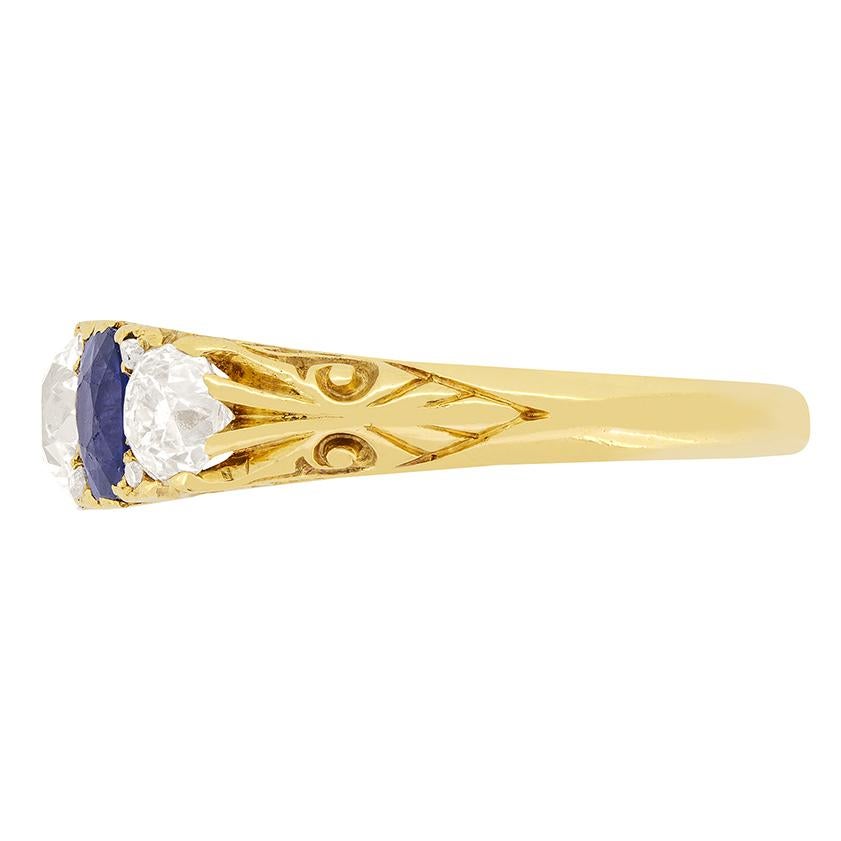 Victorian 1.50ct Diamond and Sapphire Five Stone Ring, c.1880s In Good Condition For Sale In London, GB