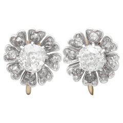 Boucles d'oreilles en argent et or jaune 9k, diamant de 1,54 carat et grappe florale Circa 1880