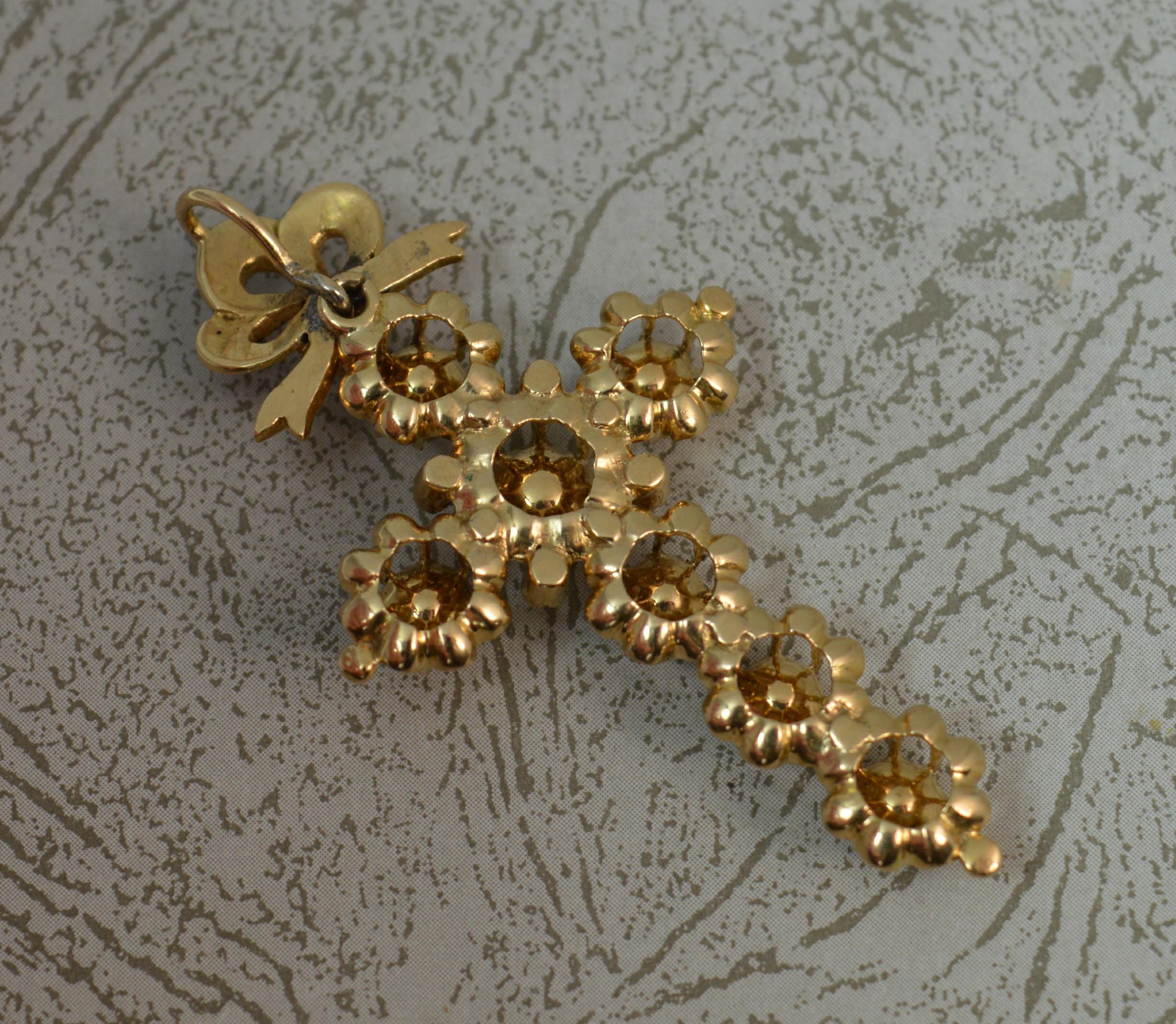 Viktorianischer Kreuzanhänger aus 15 Karat Gold mit 4 Karat Diamanten im Rosenschliff im Angebot 1
