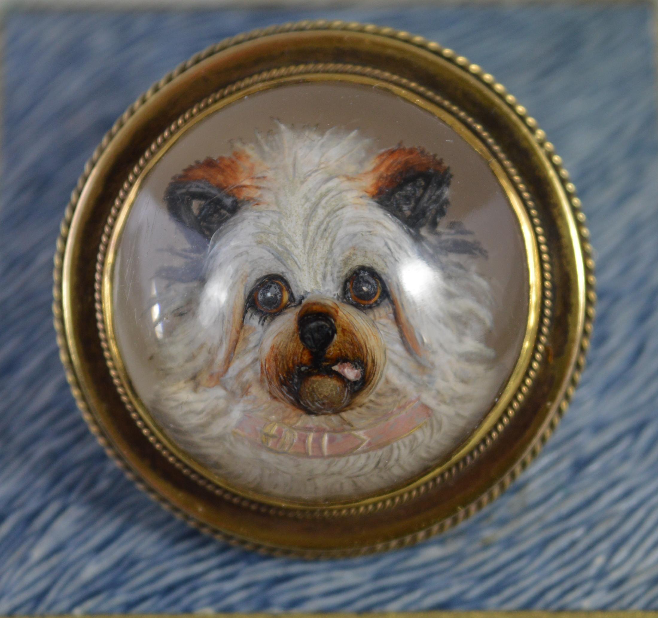 Victorian 15ct Gold and Essex Crystal Reverse Intaglio Dog Portrait Brooch c1860 7