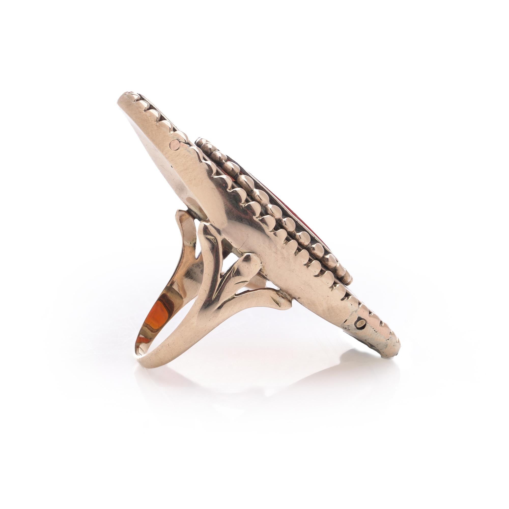 da uomo o donna Anello vittoriano con cammeo di corniola in oro 15ct, CIRCA 1880 in vendita