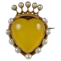 Victorian 15ct Gold Chalcedony and Seed Pearl Heart Brooch